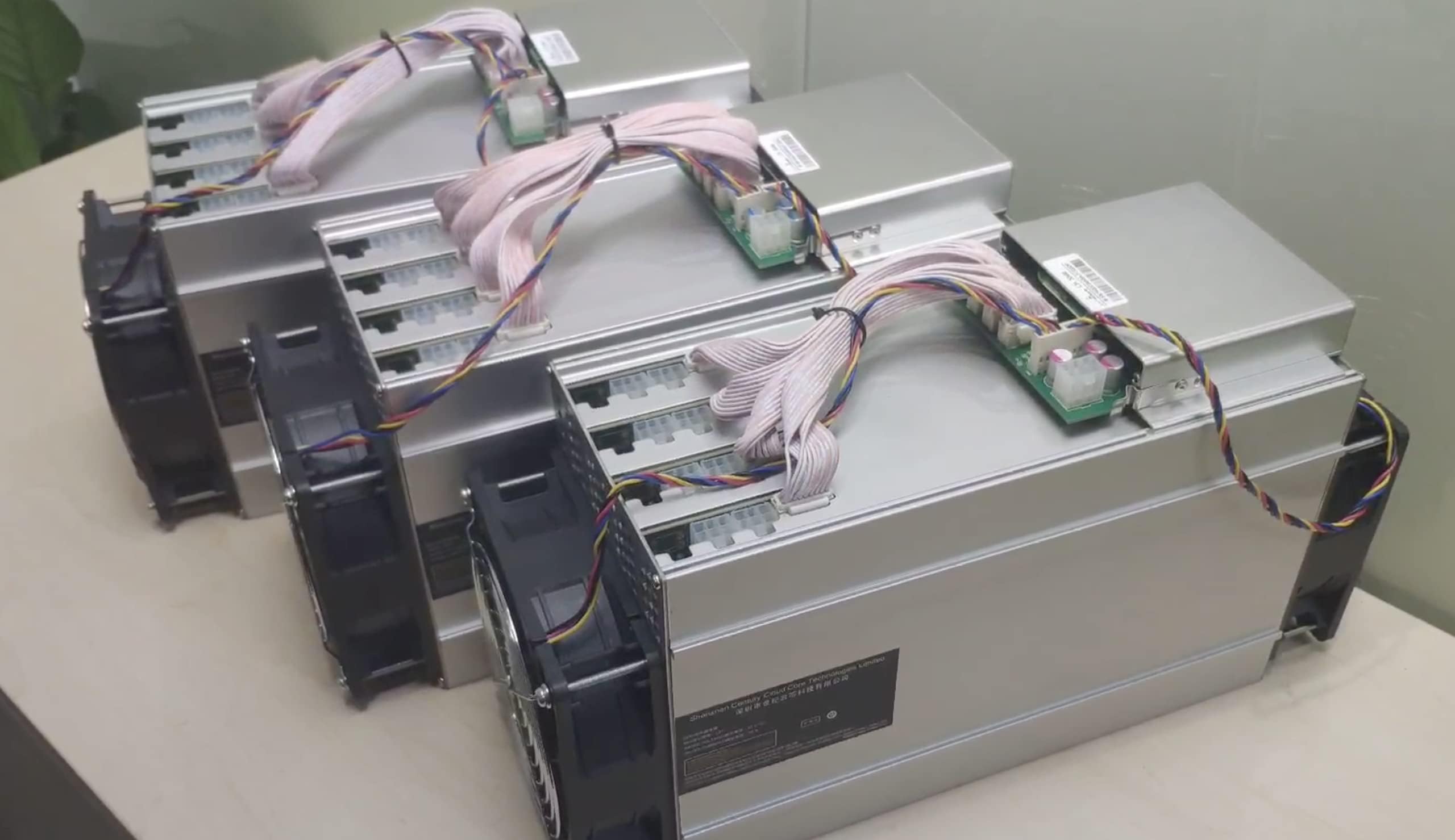 Bitmain AntMiner L3+ ~504MH/s @ 1.6W/MH ASIC Litecoin Miner The BM1485 ASIC chip