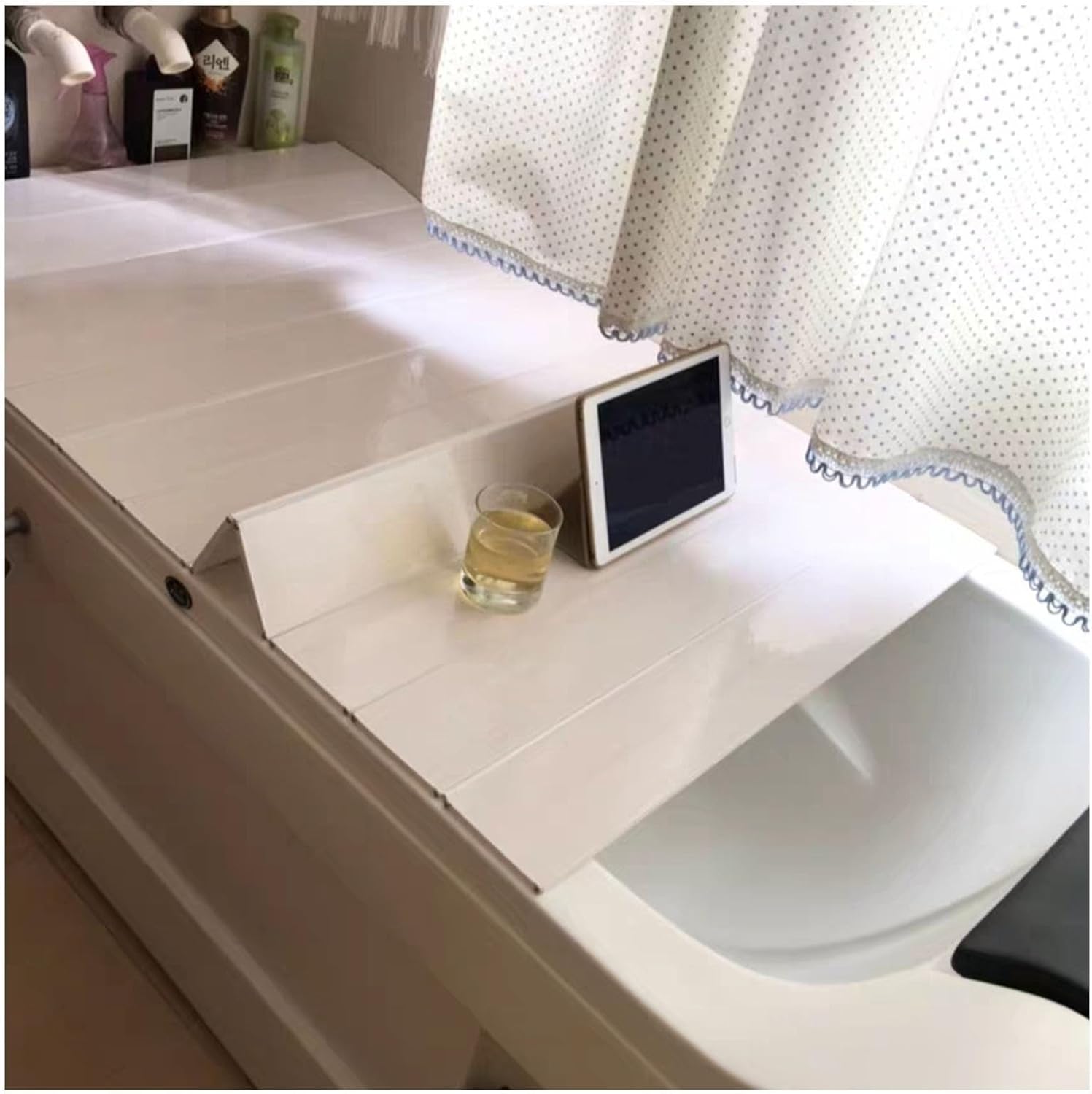 Foldable Plastic Bathtub Cover Dustproof Panel Insulating Bath Tray Universal Tub Lid with Stopper Waterproof and Dust-Resistant Bath Accessory