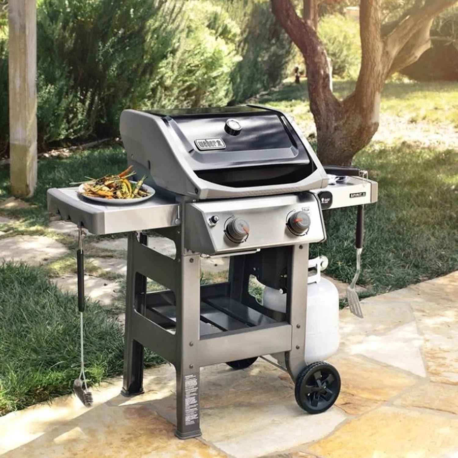 Weber Spirit II E-210 GBS Barbecue a Gas, 2 Bruciatori, Griglia di Cottura 51 x 46 cm, Termometro sul Coperchio, Ripiano Laterale Sinistro Laterali Ripiegabile, 4 Ruote, Nero/Grigio