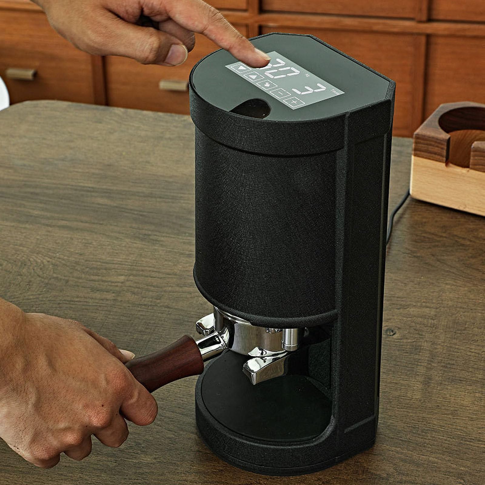 Pressino Elettrico per caffè Espresso da 58 Mm,Intervallo di Pressione 5-30Kg,1-3 Pressature,Adatto per Macchine da caffè Espresso con Portafiltro nei Bar Black-Flat