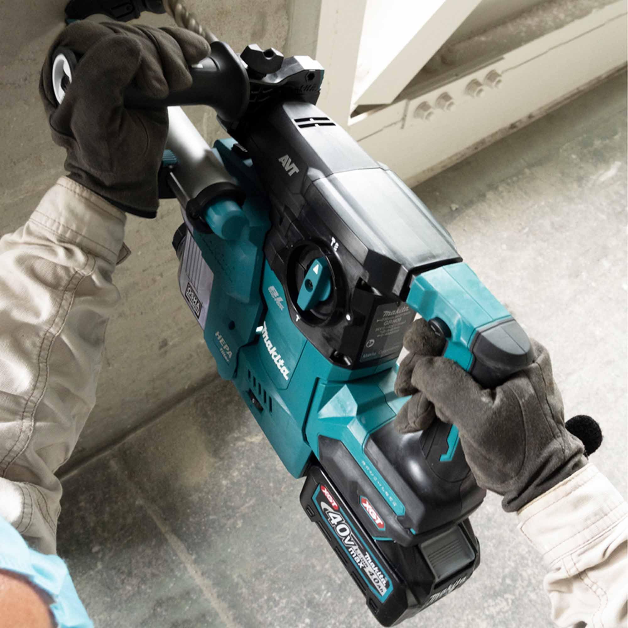 Makita HR008GM202 - Martello combinato a batteria SDS-Plus, 40 V, max. 4,0 Ah, 2 batterie + caricatore in valigetta per il trasporto