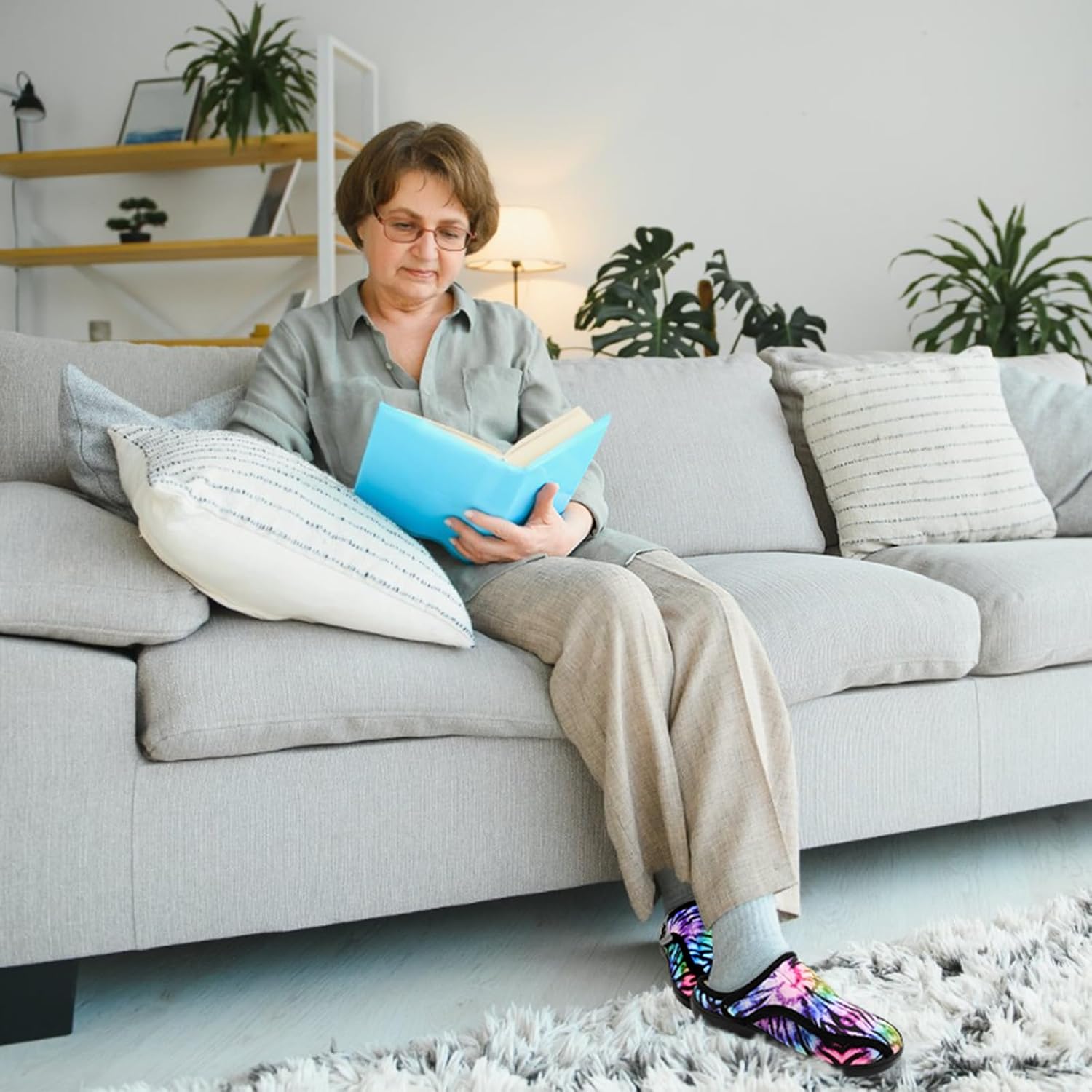 LeIsfIt Slippers for Women Extra Wide House Slippers Elderly Slip on House Shoes Non-Slip Indoor Outdoor Slipper Adjustable for Diabetic Swollen Feet - Image 2