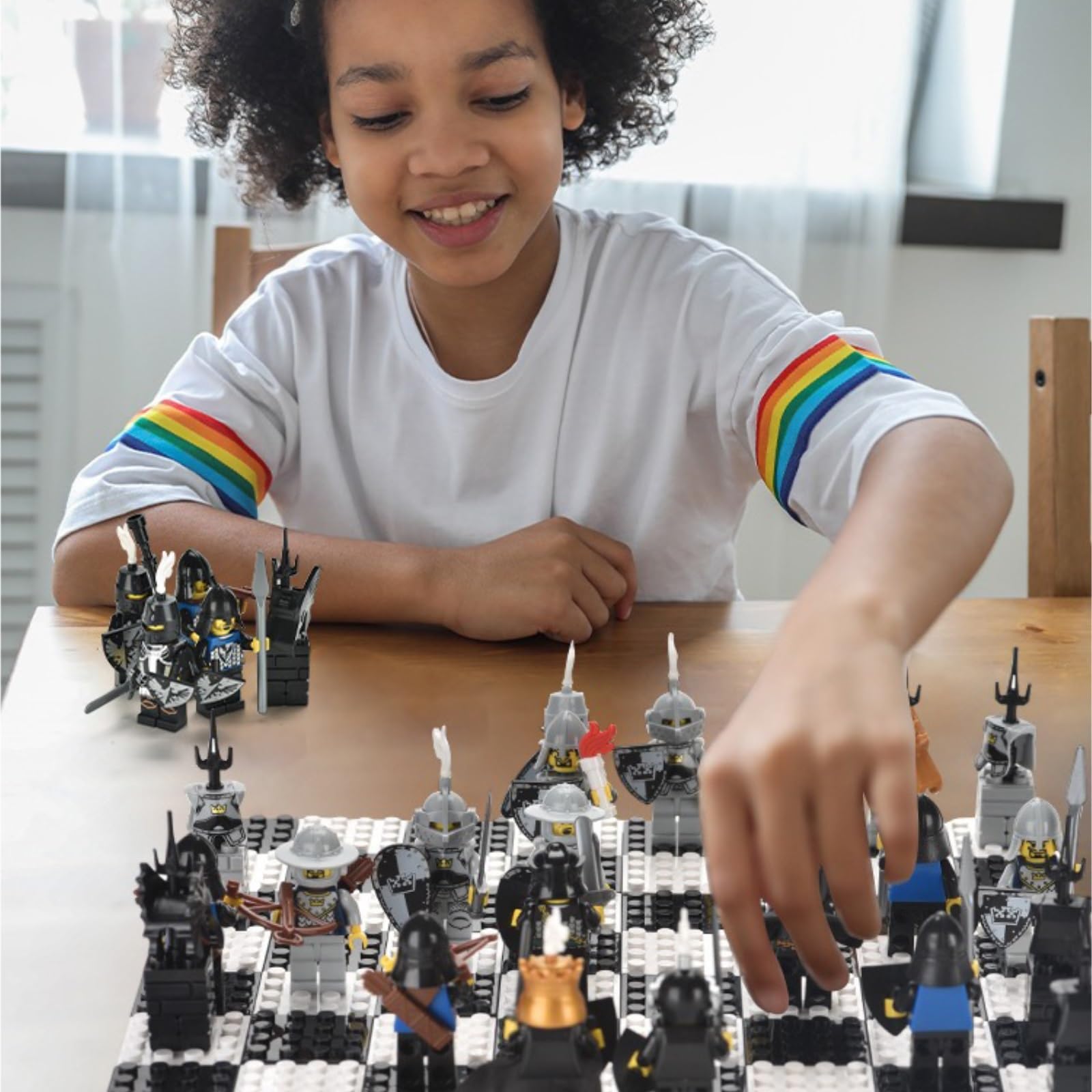Gioco di scacchi fai da te con mattoncini, Cavaliere d'oro contro Cavaliere scheletro, classico gioco educativo for le capacità cognitive scacchiera portatile(01)