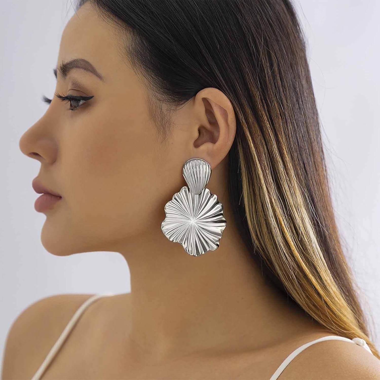 Punk Lotus Leaves Earrings Gold Leaf Dangle Metal Floral Drop Hammered Leaf Earrings Exaggerated Flower Jewelry for Women - Image 2