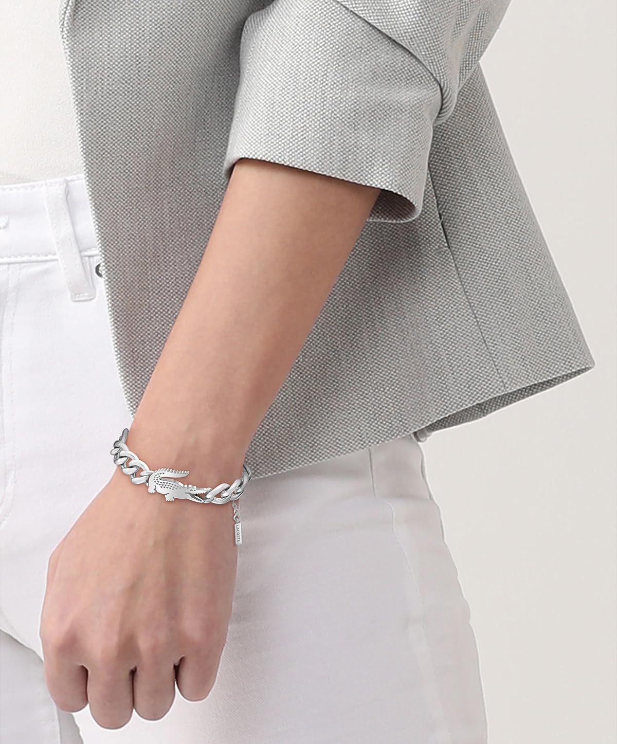 Lacoste Bracelet en Chaîne Pour Homme et Femme Collection CROCODILE en Acier Inoxydable avec un Charm en forme de Crocodile - Disponible en Version Or ou Argent