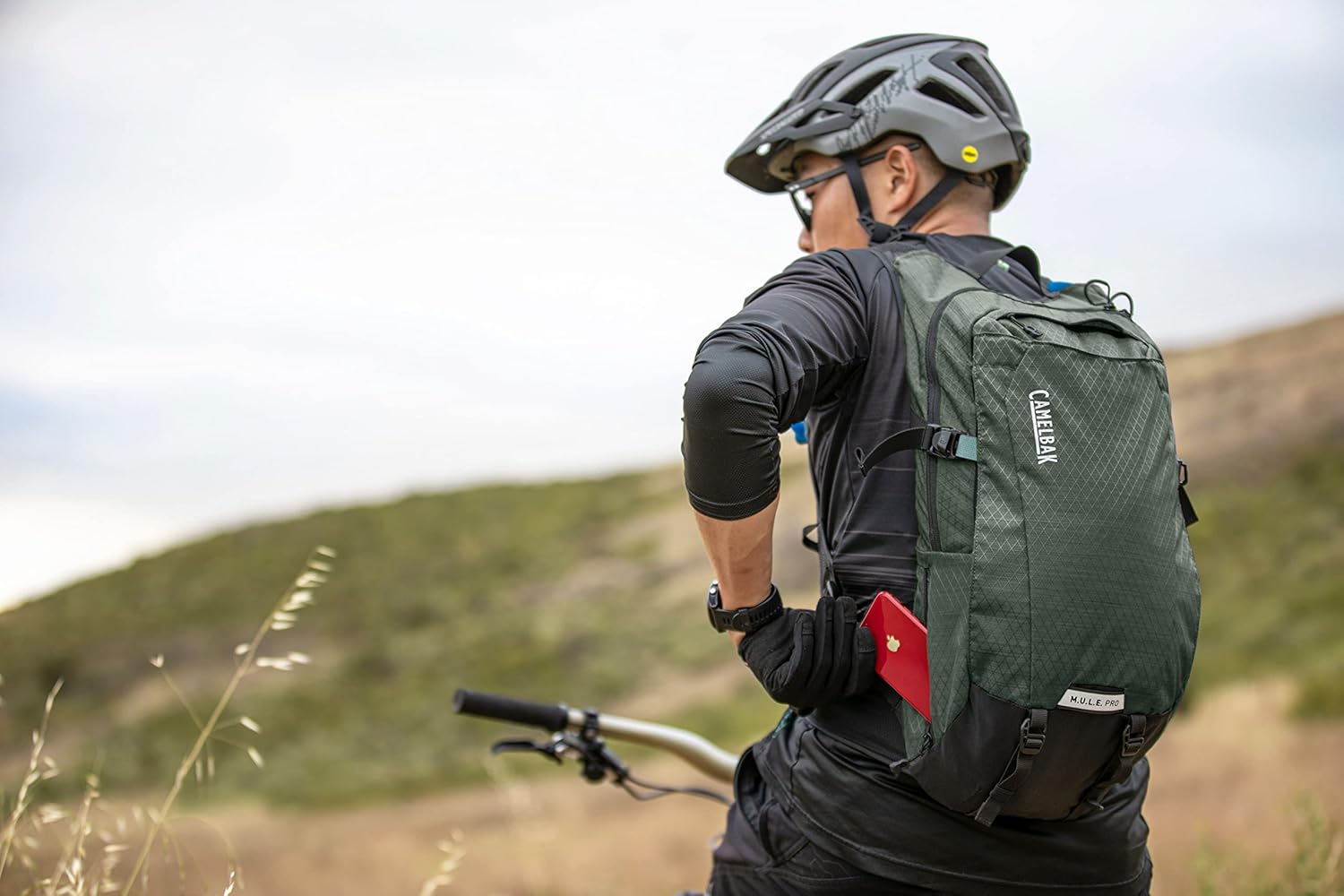 CamelBak M.U.L.E. Pro 14 Bike Hydration Backpack 100oz - Image 2