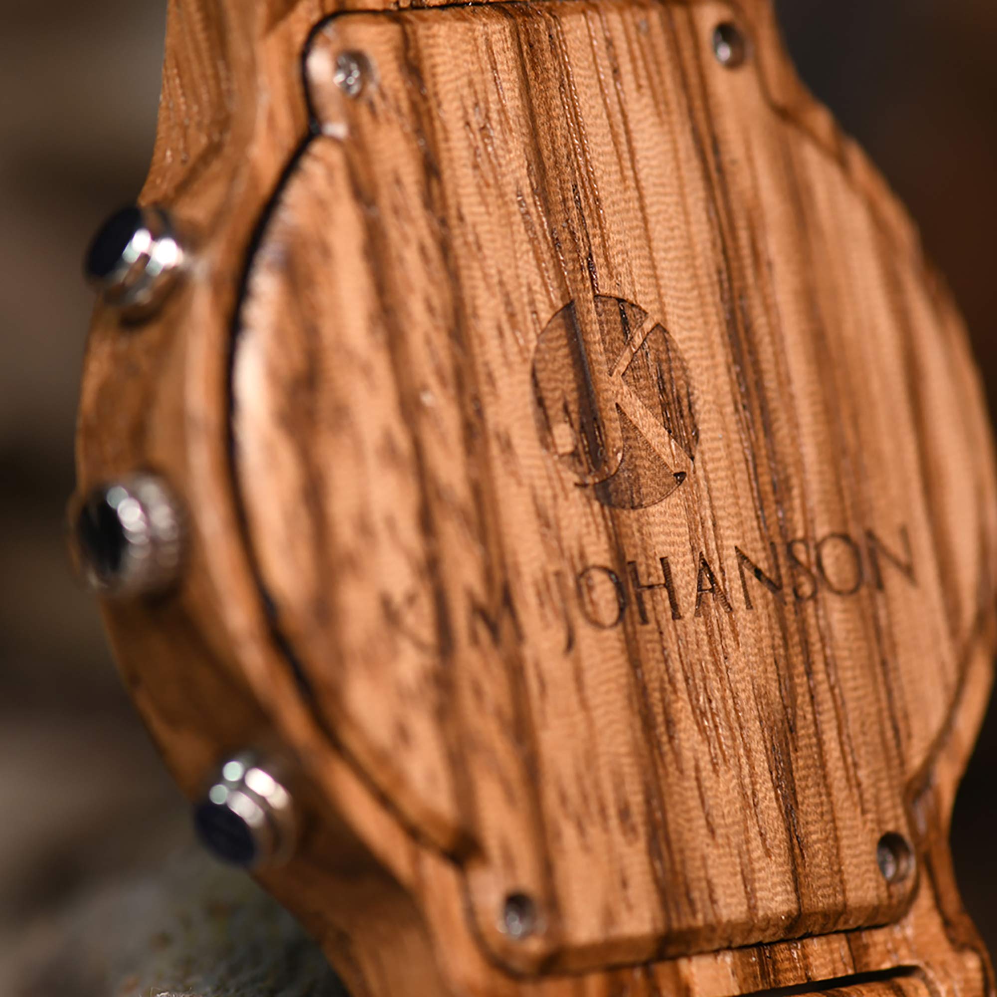 Kim Johanson Herren Holz-Edelstahl Armbanduhr *Air Force* in Hellbraun & Dunkelbraun Chronograph mit Einem Gliederarmband Handgefertigt Quarz Analog Uhr inkl. Geschenkbox