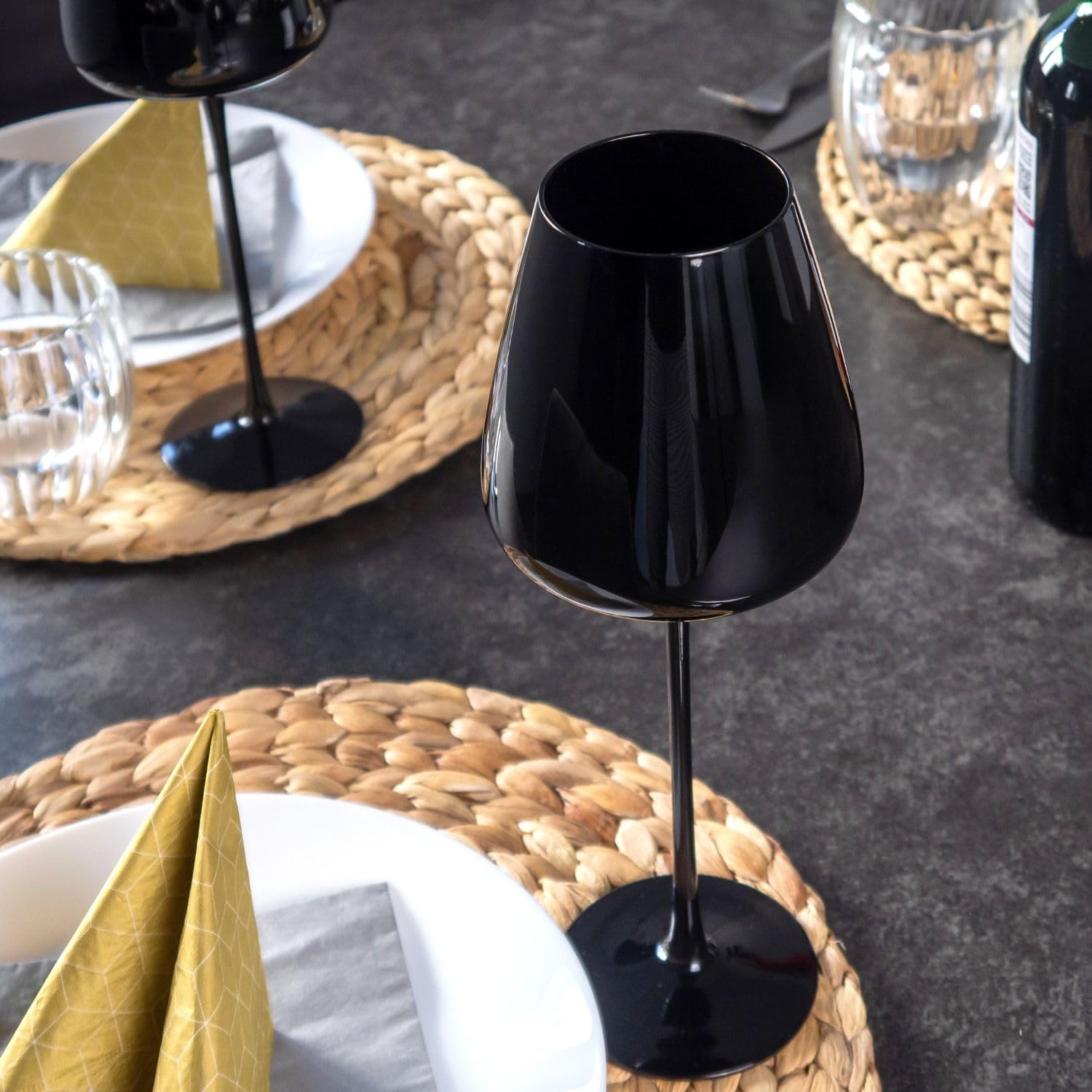INTIRILIFE 6x Wein Glas mit modernem Design in Schwarz - 500 ml Füllmenge - Weißwein Rotwein Glas Kelch Spülmaschinenfest Kristallglas stoßfest