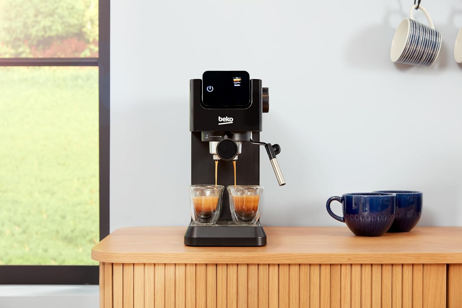 Beko CEP5302B - Macchina Caffè Espresso Manuale, Montalatte Integrato, 1,1 L, 15 bar - Nero, 14,5 x 42,5 x 35,5h cm