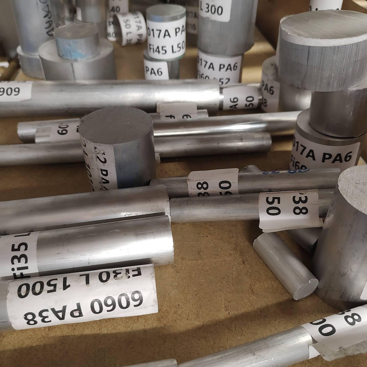 Barra redonda de aluminio EN AW 6082 dura Ø 40 mm longitud 350 mm (35 cm) 1 unidad