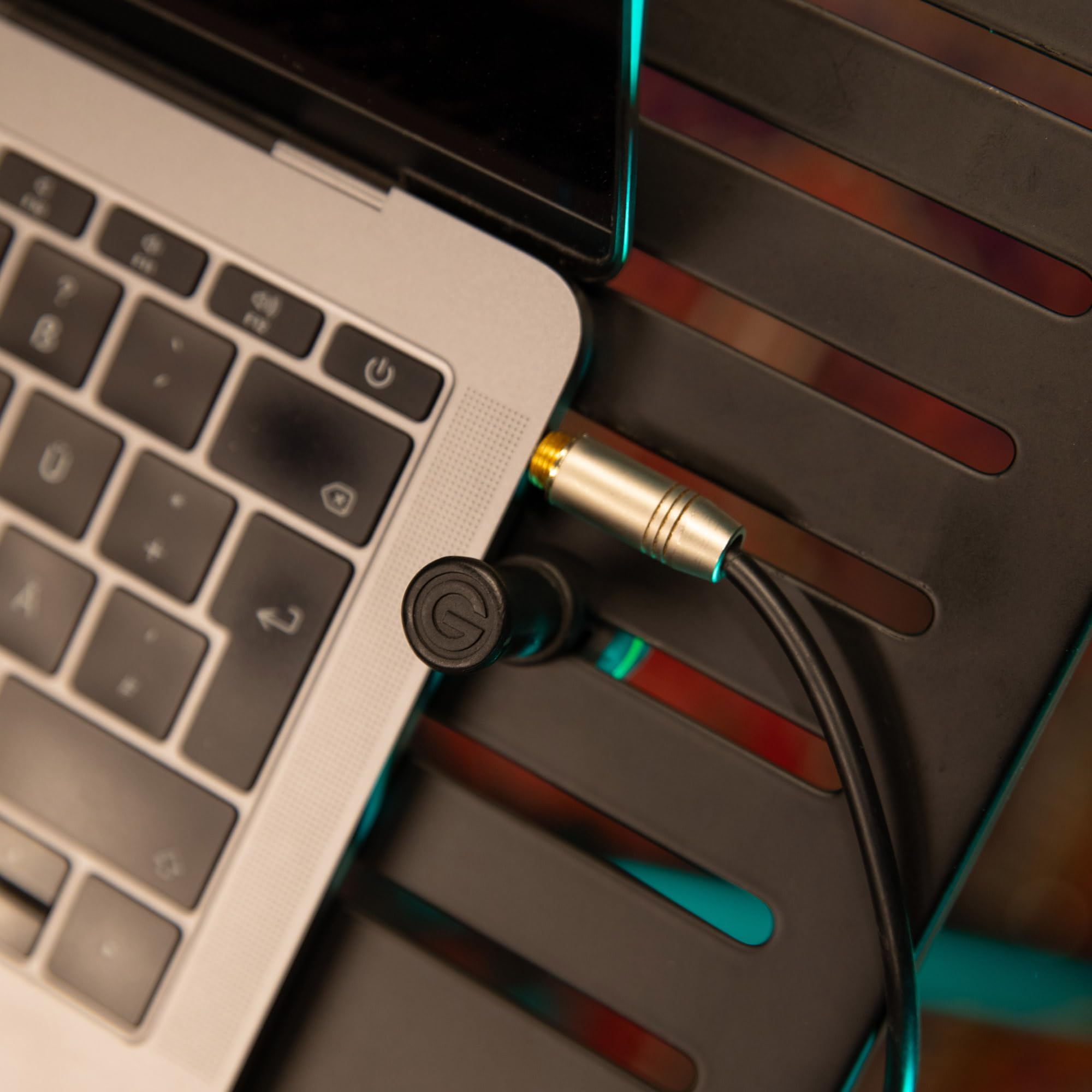 Gravity LTS T 02 B - Supporto universale per laptop con perni regolabili e base in acciaio, nero