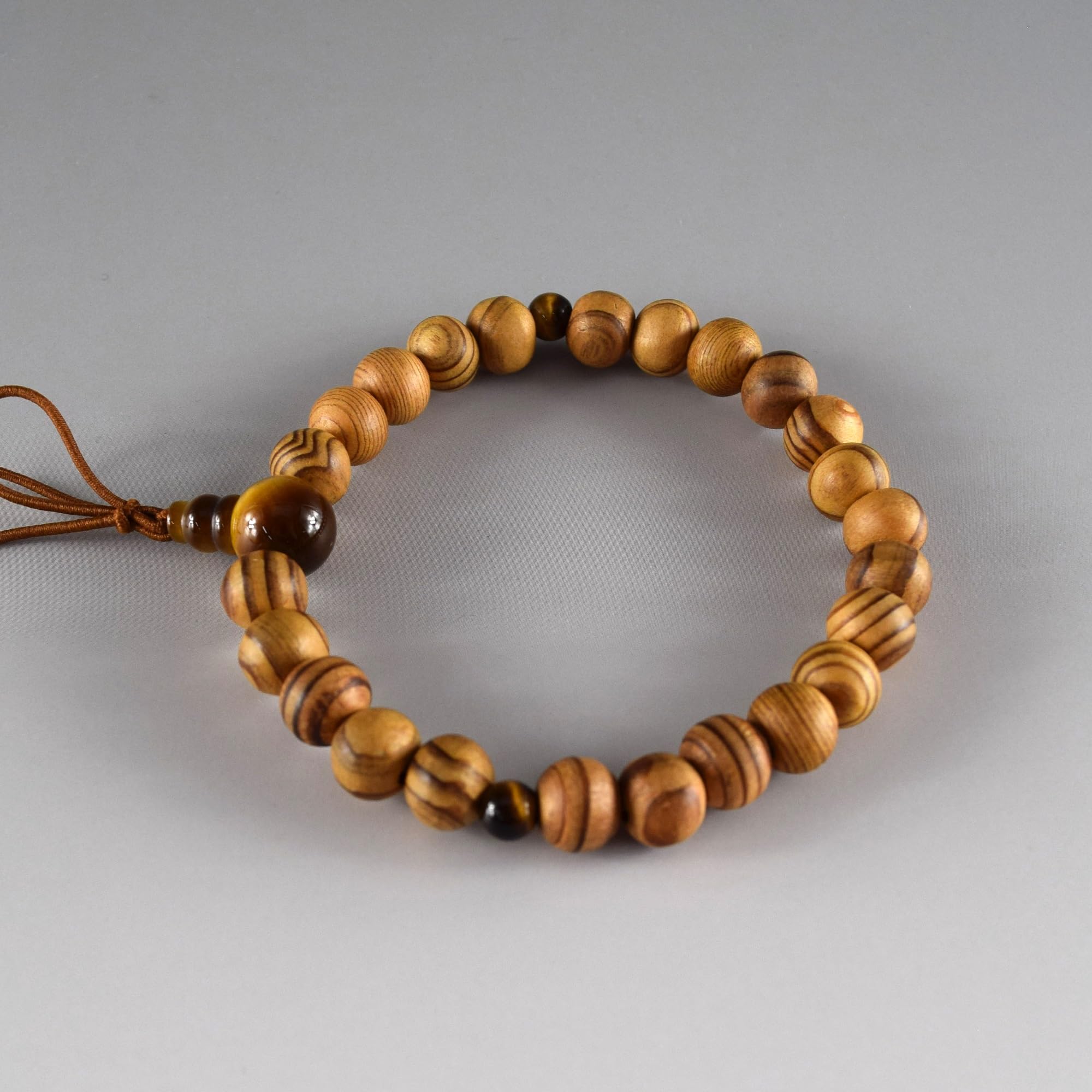 京都あさひ屋 Armband aus japanischem Zedernholz, Yakusugi-Holz und Tigerauge, 8 mm, Juzu Dhyana, Zen, Kyoto, Gebetsperlen, handgefertigt, für Männer und Frauen, Geschenke, elastische Mala-Perlen