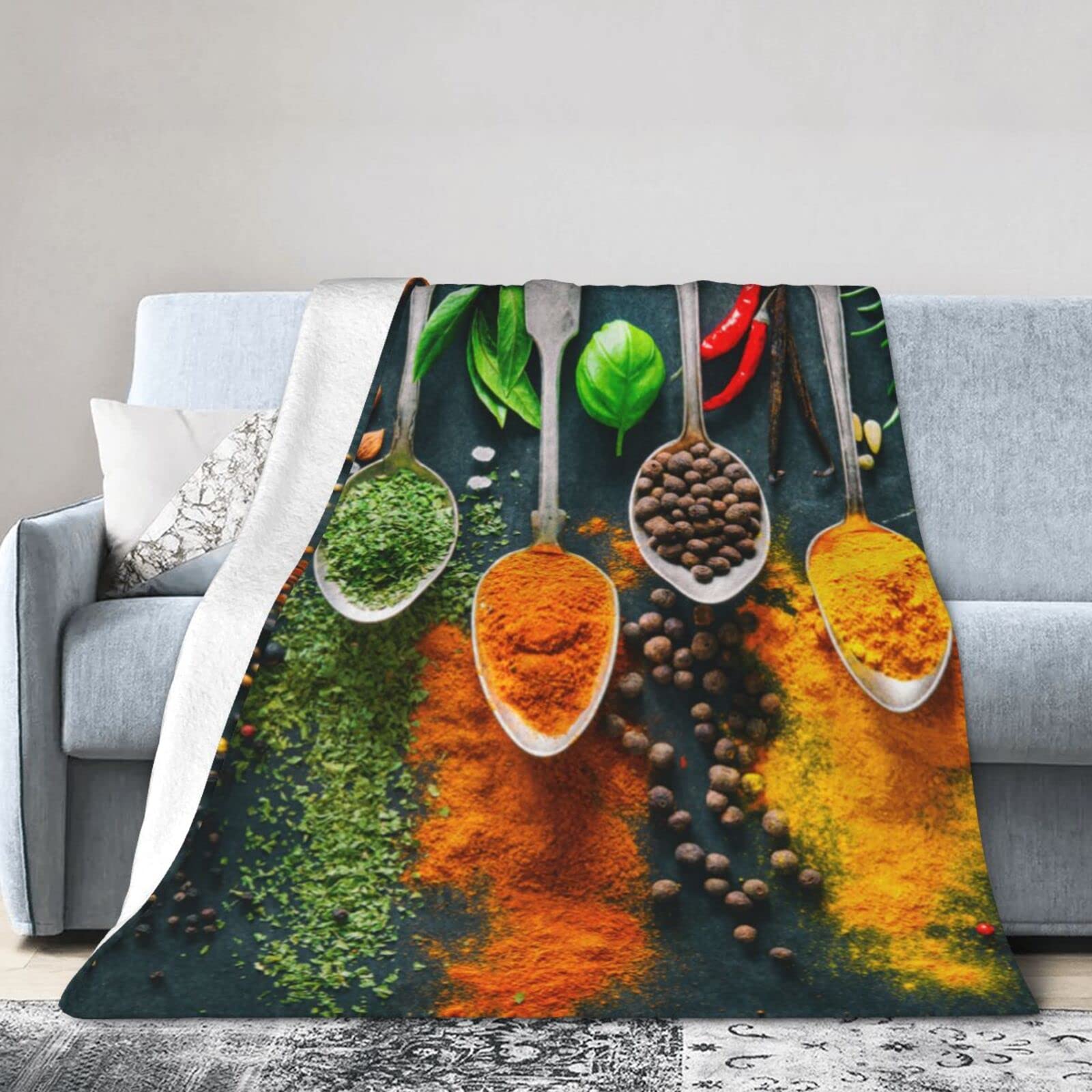 Couverture polaire chaude pour rester au chaud sur le canape du salon