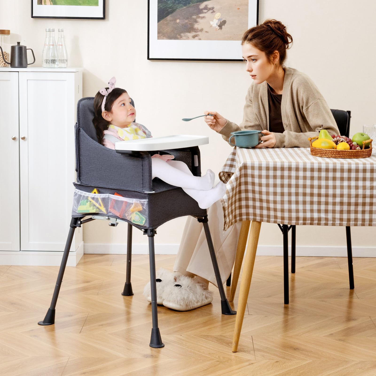 COSTWAY Trona de Bebe Portátil, Silla Plegable para Bebé con Bandeja Ajustable en 2 Niveles, Cinturón de Seguridad y Aberturas Ajustables para las Patas, Bolsillos de Malla, Trona Plegable