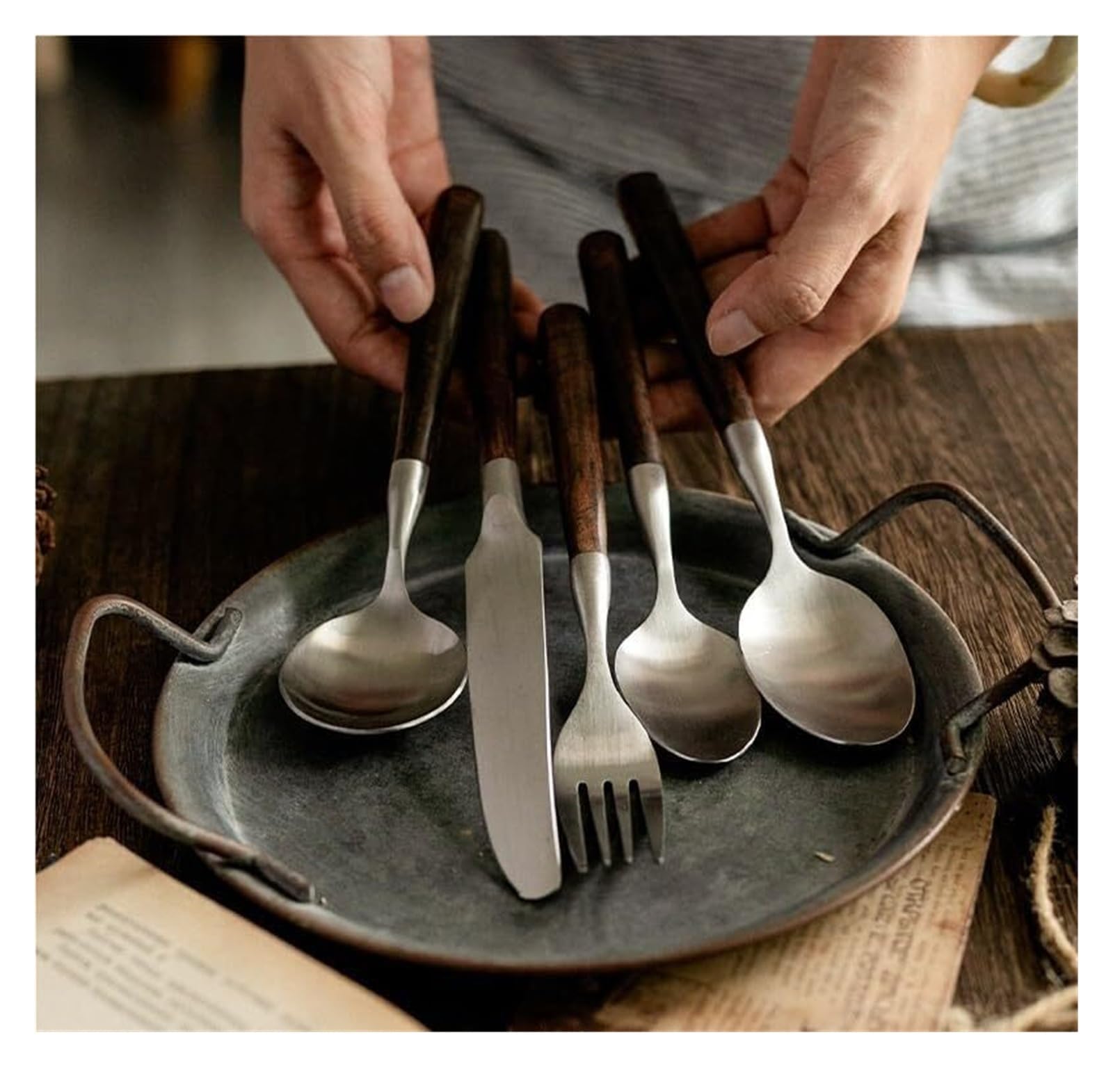 Juego de cubiertos de acero inoxidable, incluye cuchara-tenedor, cuchillo y tenedor for carne, 4/7 piezas, mango redondo de madera maciza con acabado mate cepillado.(4 Pieces for 1)