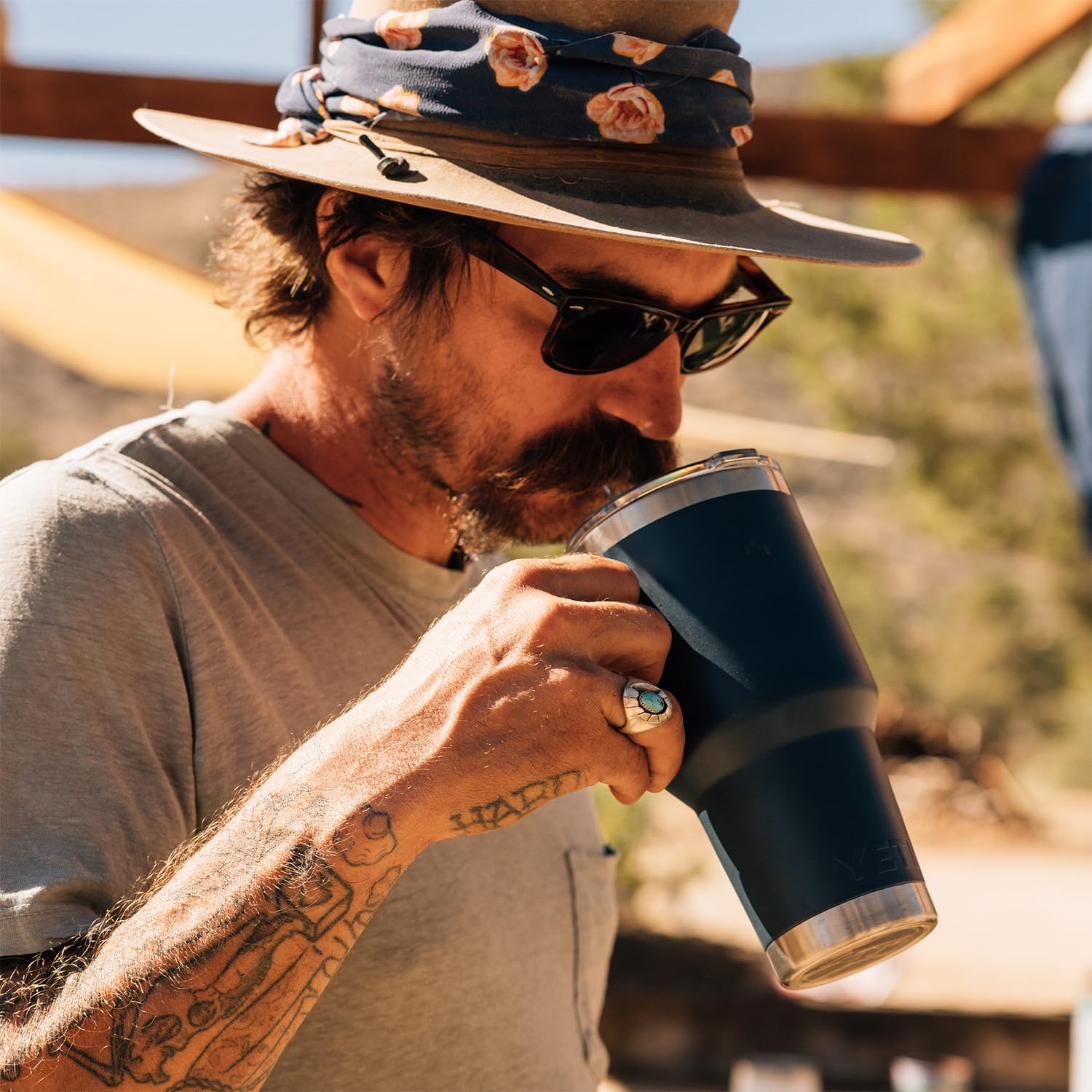 YETI タンブラー ストロー付き 35oz YETI ランブラー 25 oz Mug シー