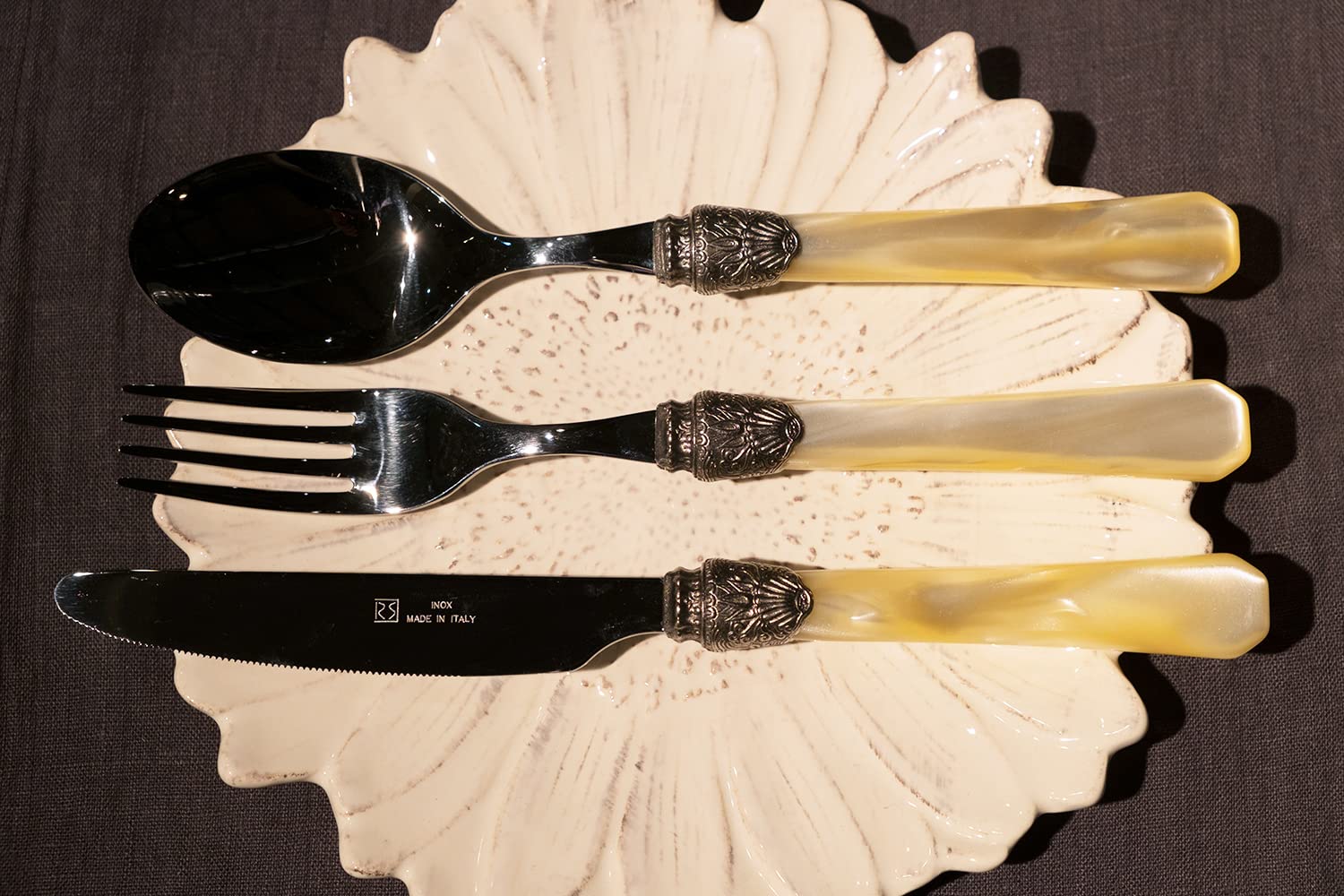 Rivadossi Penelope Ivoire – Set de couverts pour 6 personnes, 24 pièces – 100% fabriqué en Italie, artisanat et design – Acier inoxydable 18/10
