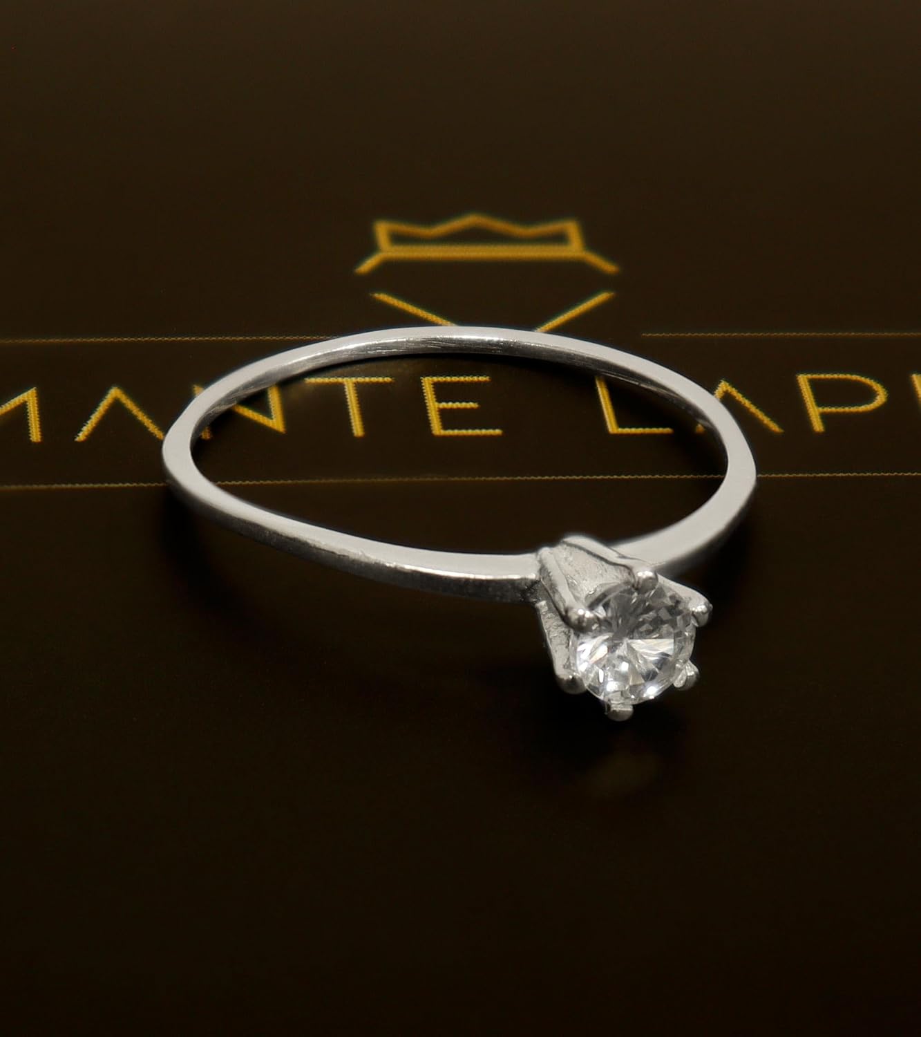 Anel Solitário Feminino Em Prata 925 em promoção! Veja a oferta e mais achadinhos de Bijuterias 6 Hoje é o melhor dia para comprar Anel Solitário Feminino Em Prata 925 com aquele preço maroto! Promoção! Aproveite a oferta! 6