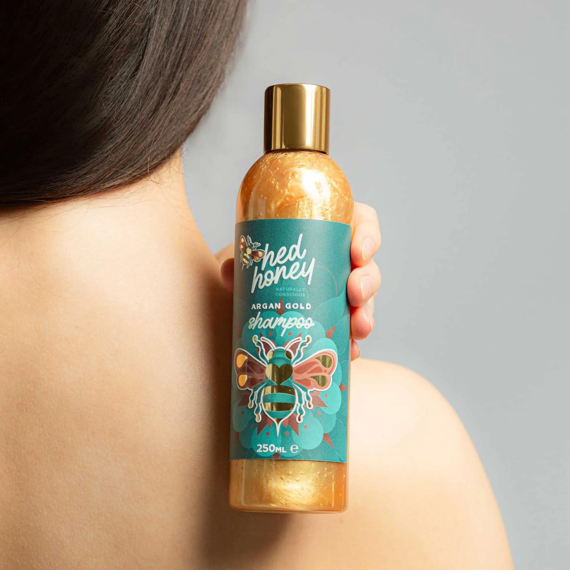 HedHoney Gold Argan Oil Shampoo (250ml) Rich & Luxurious Anti Dandruff Shampoo for All Hair Types. Repairs Split Ends & Soothes Itchy Scalps. Vitamin E Rich Cruelty-Free Formula - Image 3