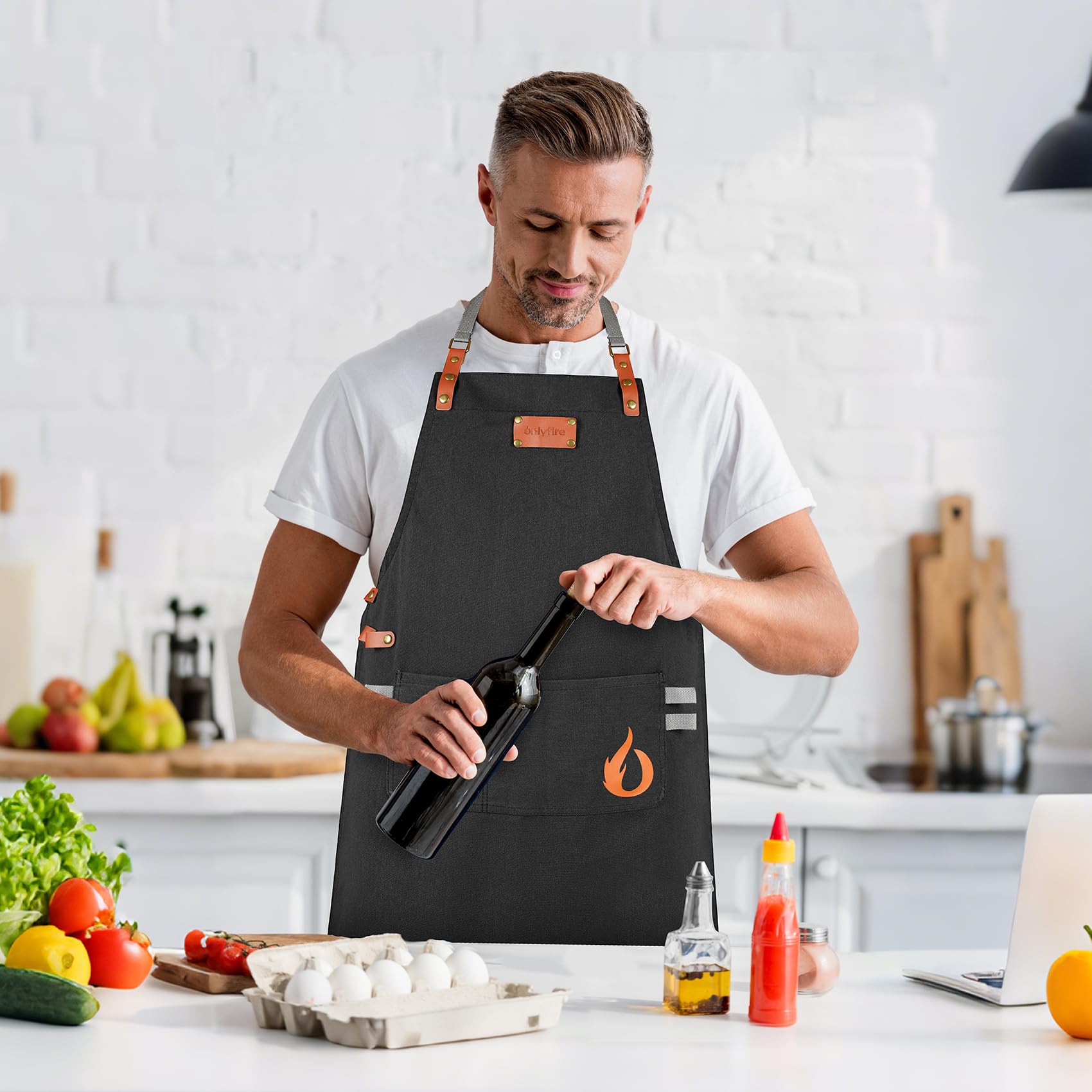 onlyfire Tablier de Barbecue Homme avec 2 Poches, Réglable Étanche Tablier pour BBQ Fête et Jardinage, Cadeaux pour Fête des Pères, Anniversaire et Noël