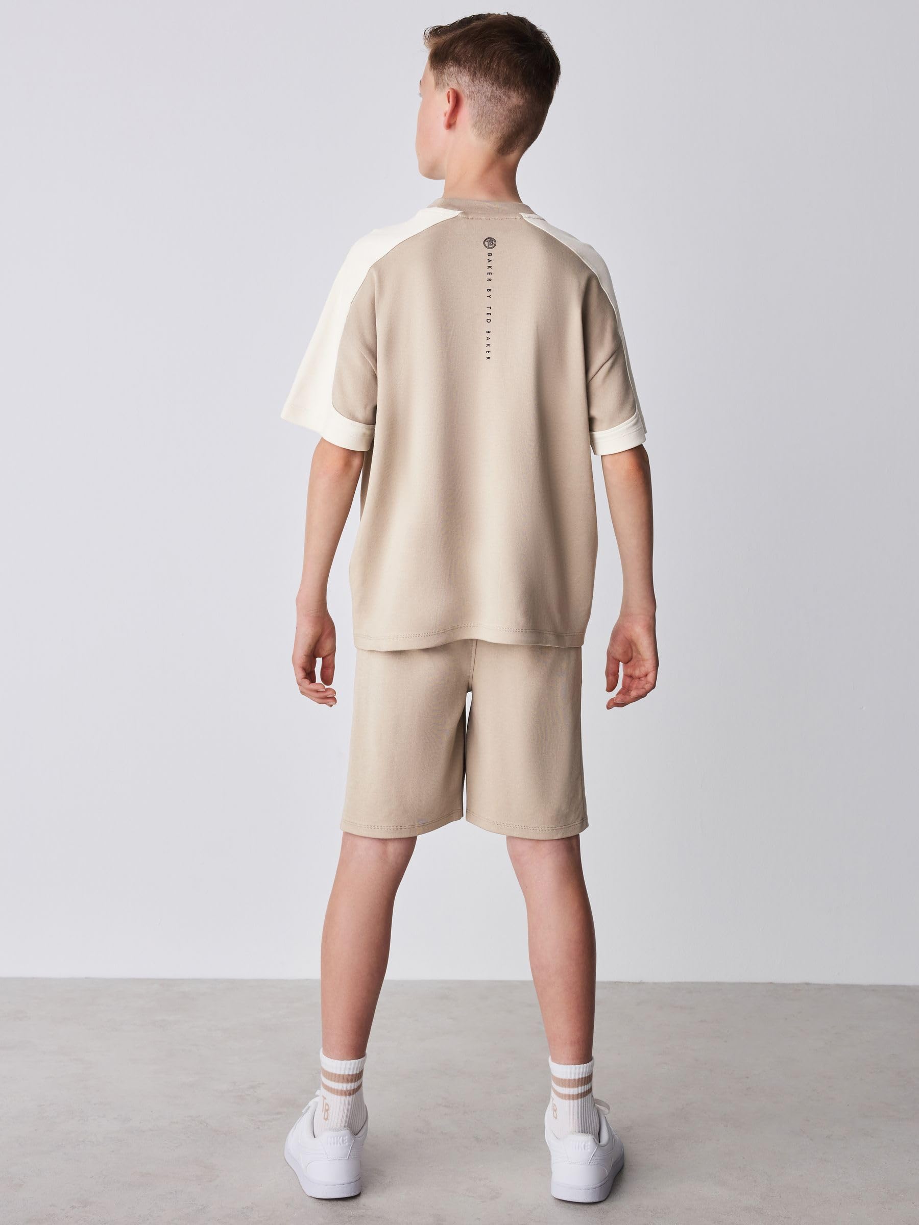 Jungen Oversized Fit T-Shirt und Shorts im Set