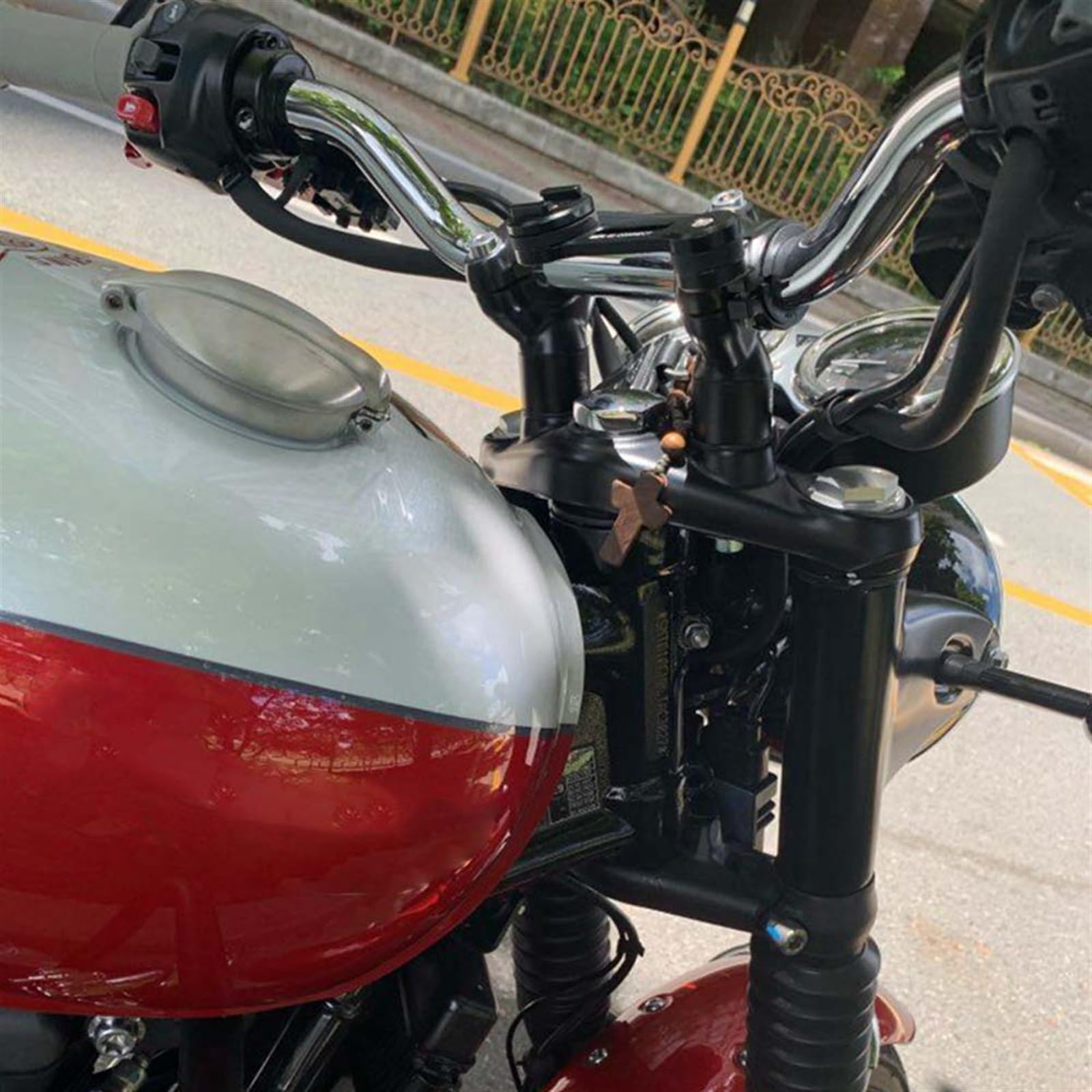 Amazon.co.jp: ハンドルバー ライザー ボンネビル T100 T120 ボバー用 