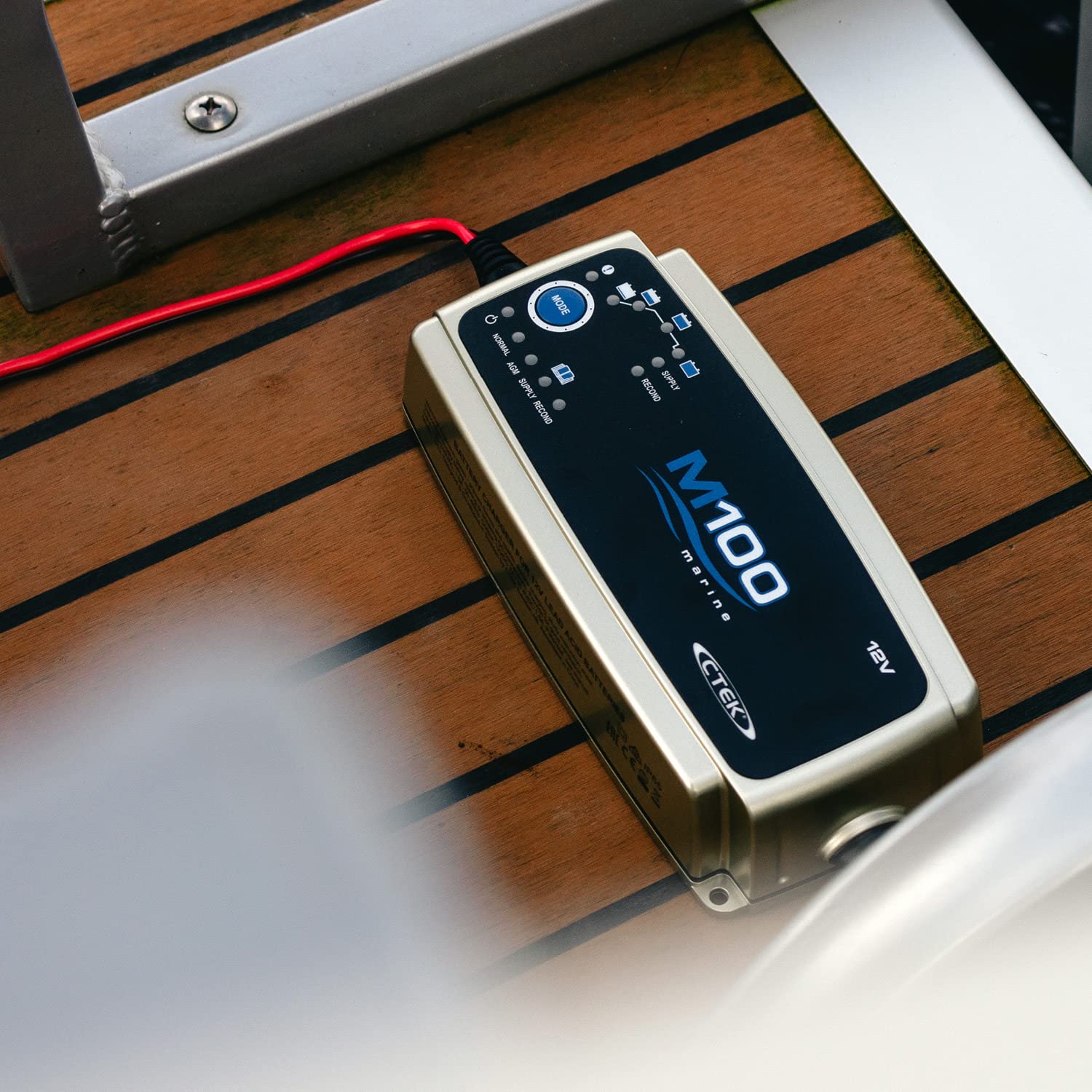 CTEK M100 Chargeur De Batterie 12V 7A Tout-en-Un pour Environnements Marins, Chargeur De Batterie Bateaux, Chargeur Et Mainteneur De Batterie Intelligent avec Mode De Reconditionnement Et Option AGM