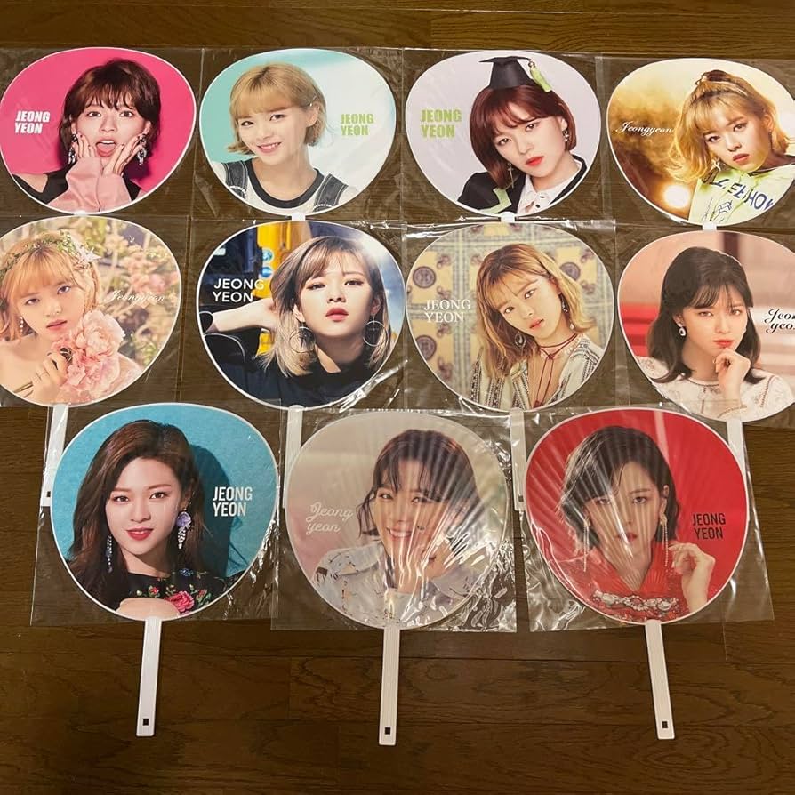 TWICEうちわ