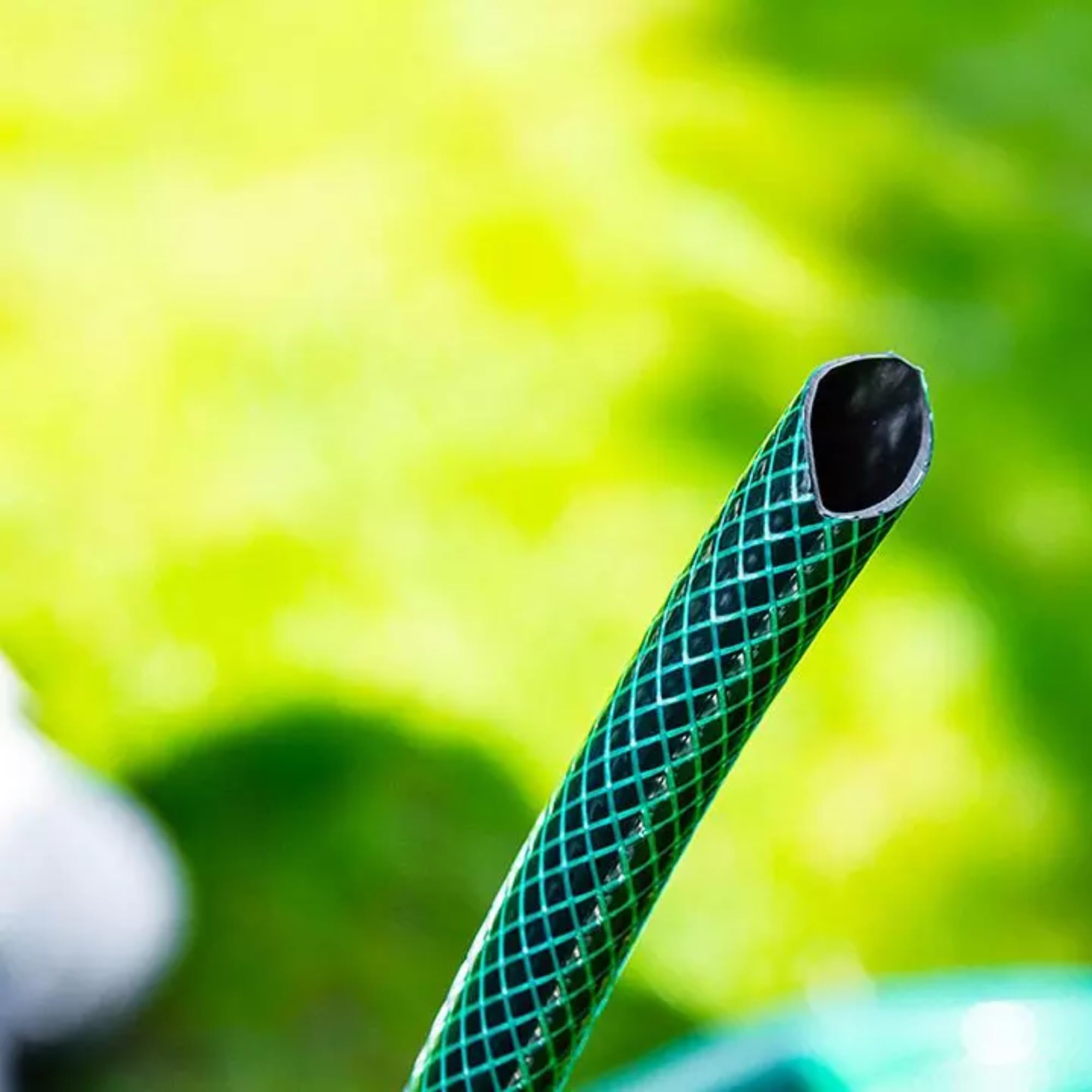VERTO Gartenschlauch 1/2 Zoll, 50 m Länge, 4-lagiger, UV-beständig | Flexibel Schlauch, Wasserschlauch mit Anti-Algen-Innenausstattung, 24 bar Berstdruck, Grün