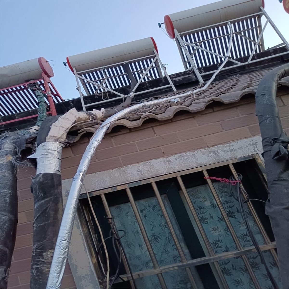 Tubo isolante in schiuma autoadesiva per tubi, diametro interno da 3/4 a 4 pollici, lunghezza 0,94 m, 1 confezione (ID 4 "x T 4/5")