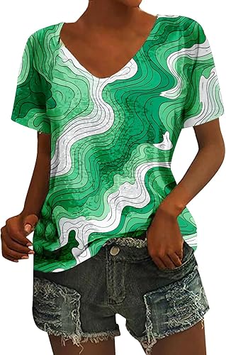 Miniatura 10 de QWENTMTNTY Camiseta de manga corta con cuello en V para mujer, con estampado de lentejuelas, casual, festiva, bandera irlandesa, trébol