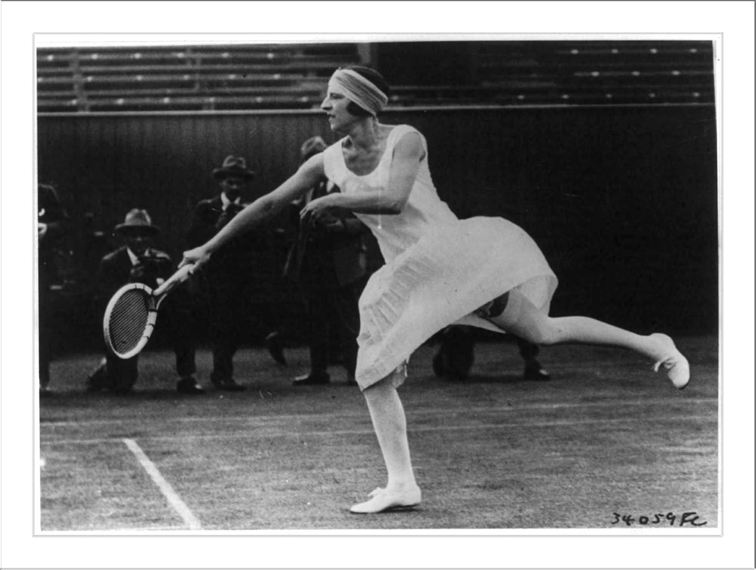 Amazon Historic印刷 L スザンヌ ランラン フルレングスの肖像 立っ Facing アートフレーム ポスター オンライン通販