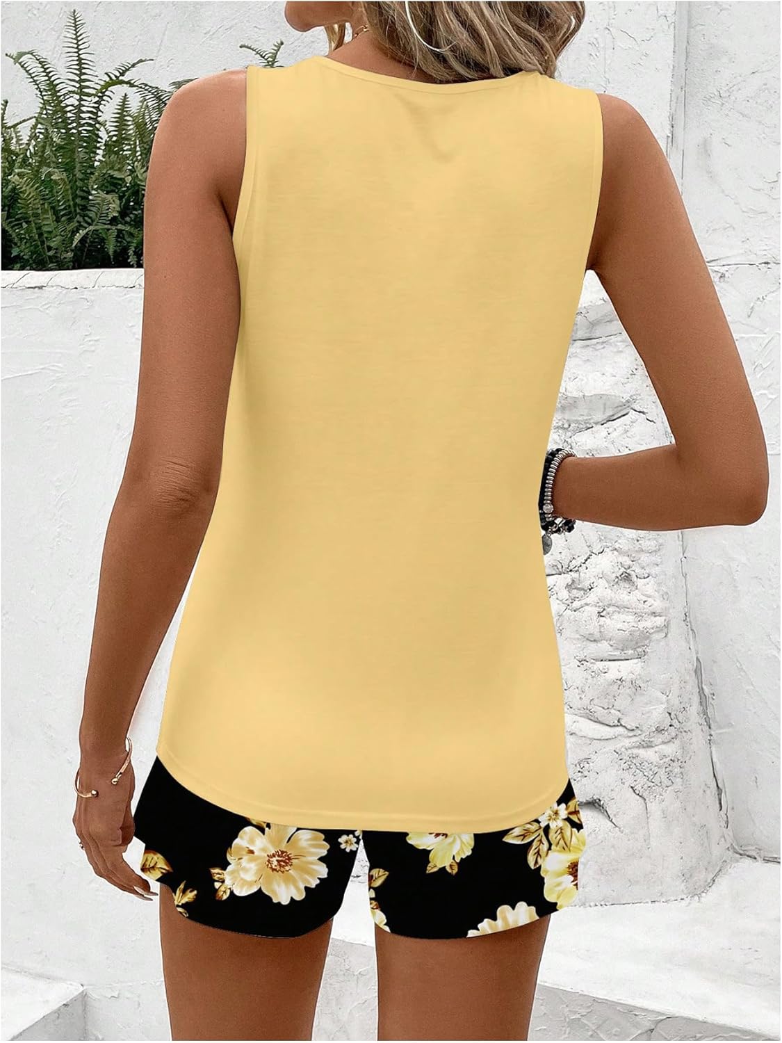 SOLY HUX Women's Plus Size 2 Piece Summer Vacation Outfits Sleeveless Tank Tops and Floral Print Shorts Set - Image 2