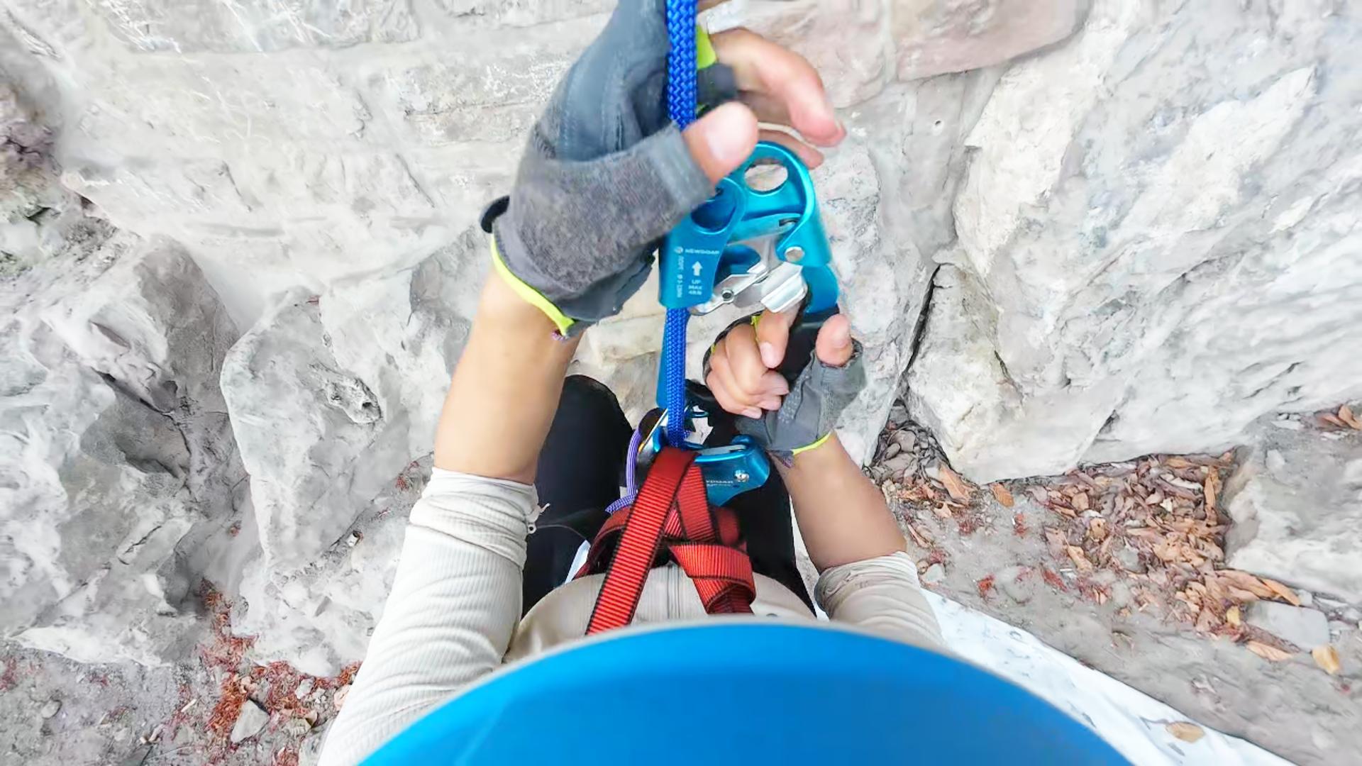 Watch NewDoar UIAA CE Certified Hand Ascender Climbing on Amazon Live