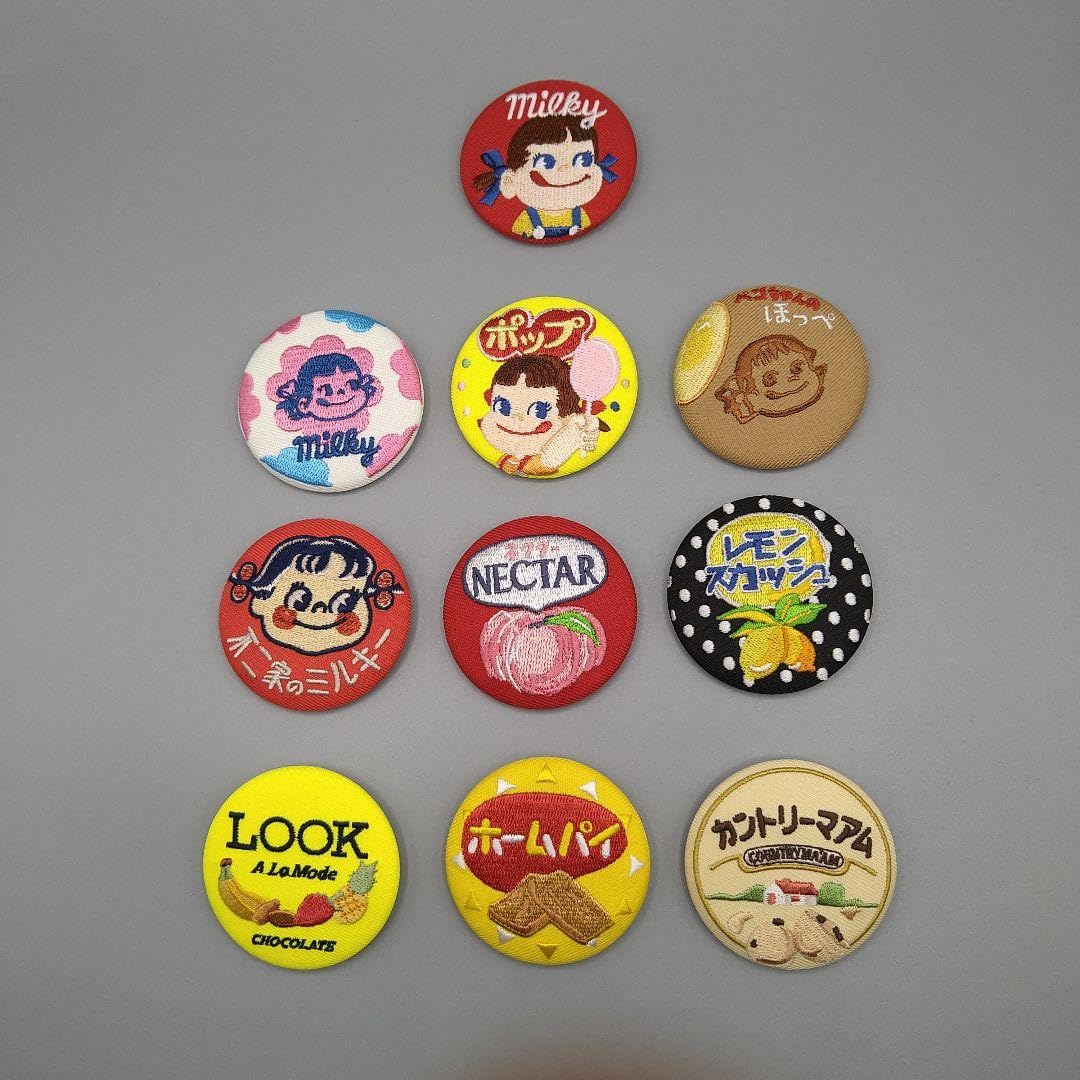 Amazon | 不二家 ペコちゃん 刺繍缶バッジ コンプリート | バッジ