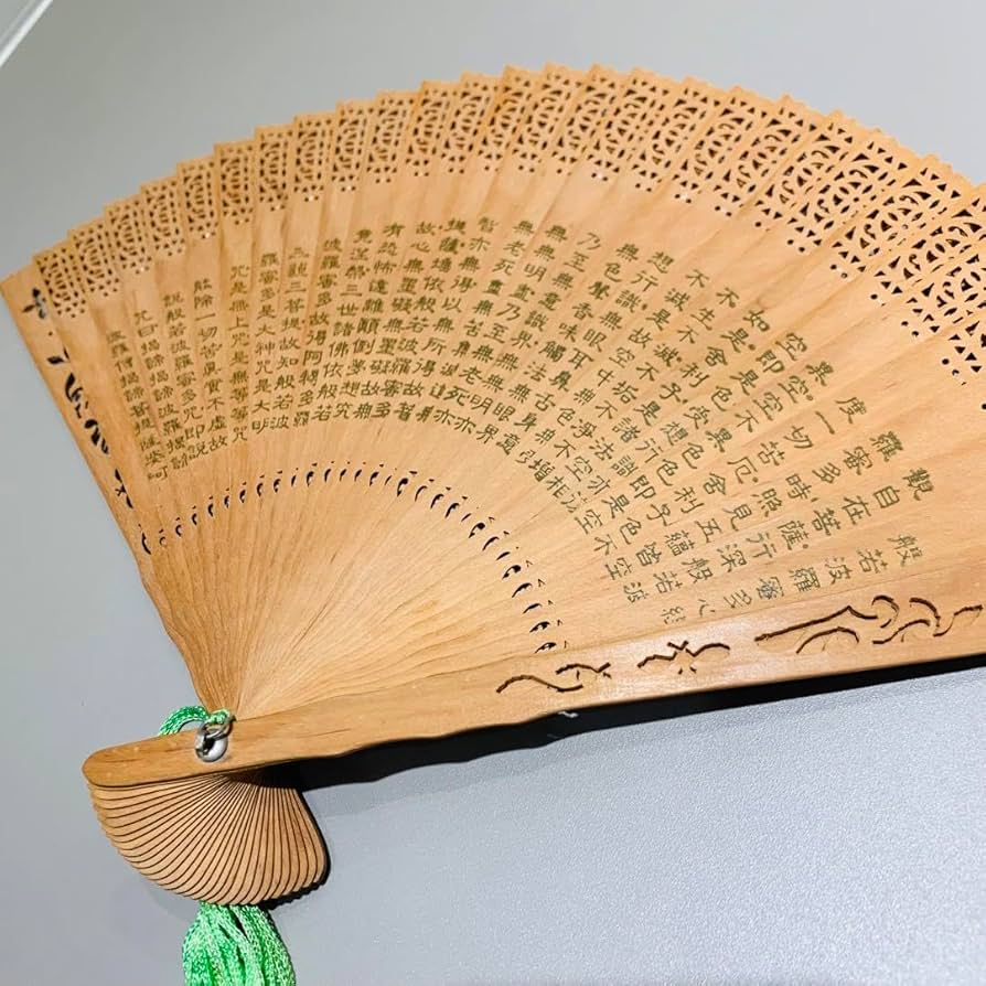 【檀香扇】中国工芸品　透かし彫り　白檀　扇子　香木　窓付きの箱　アンティーク 檀香扇】中国工芸品 透かし彫り 白檀 扇子 香木 窓付きの箱