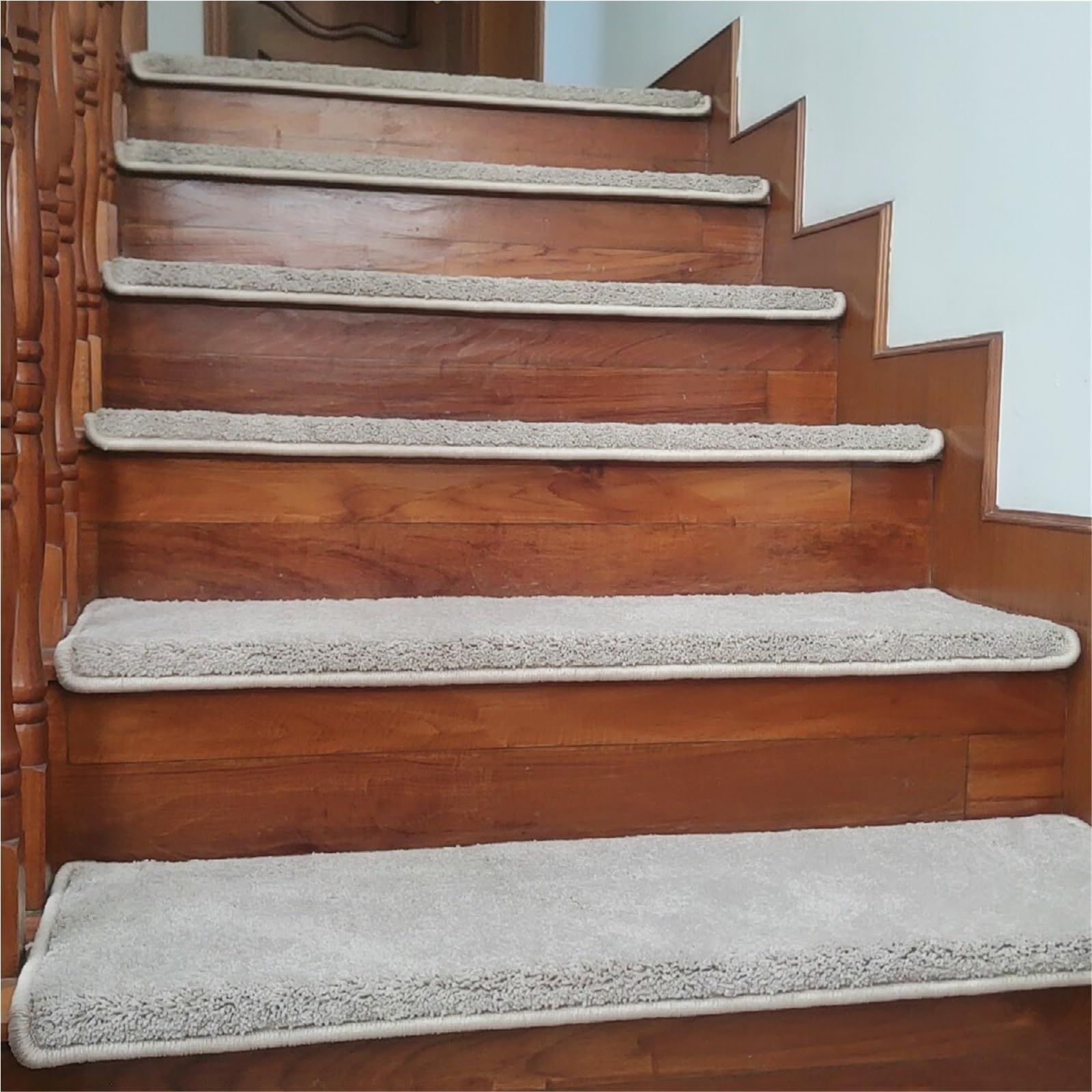 Peldaños de escalera de alfombra de 16 piezas Genérico con nariz redondeada y 24x65cm