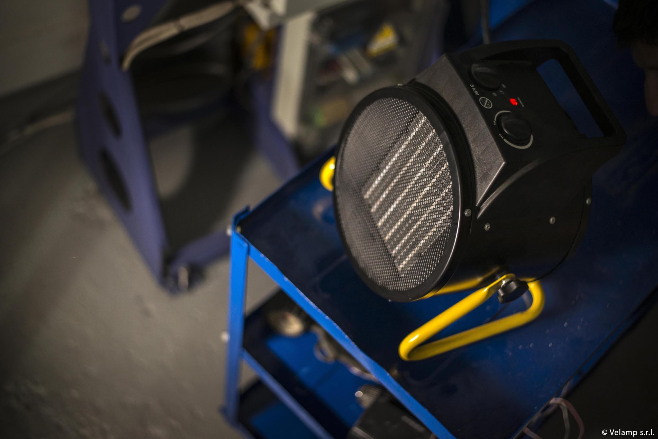 Stak STH2000W Generador de aire caliente de 2 kW. Tecnología cerámica para un calor más rápido. 2 velocidades, con termostato de seguridad y función ventilador. Cable de 140 cm.