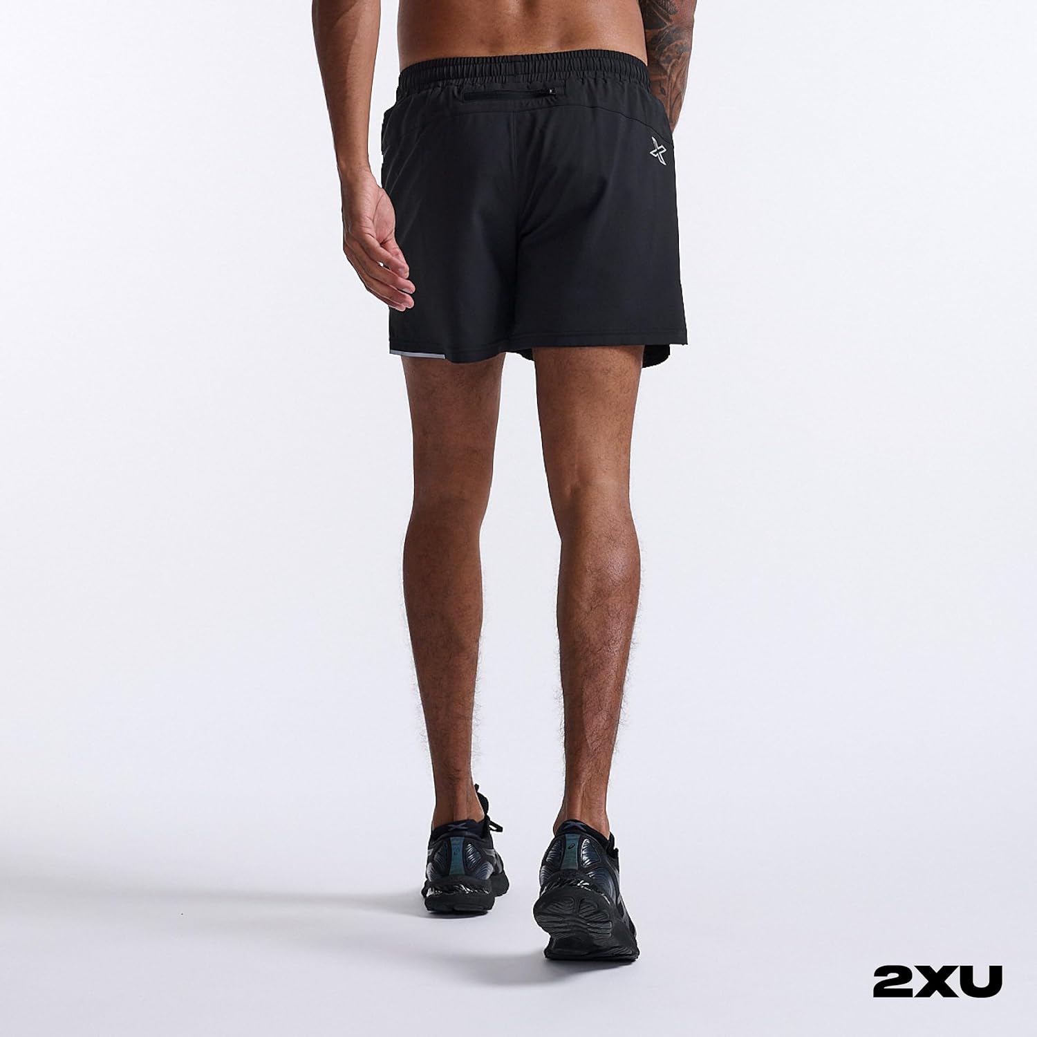 2XU Men's Aero 5 Inch Shorts- Powerful Muscle Support and Compression - Black/Silver Reflective - Image 2