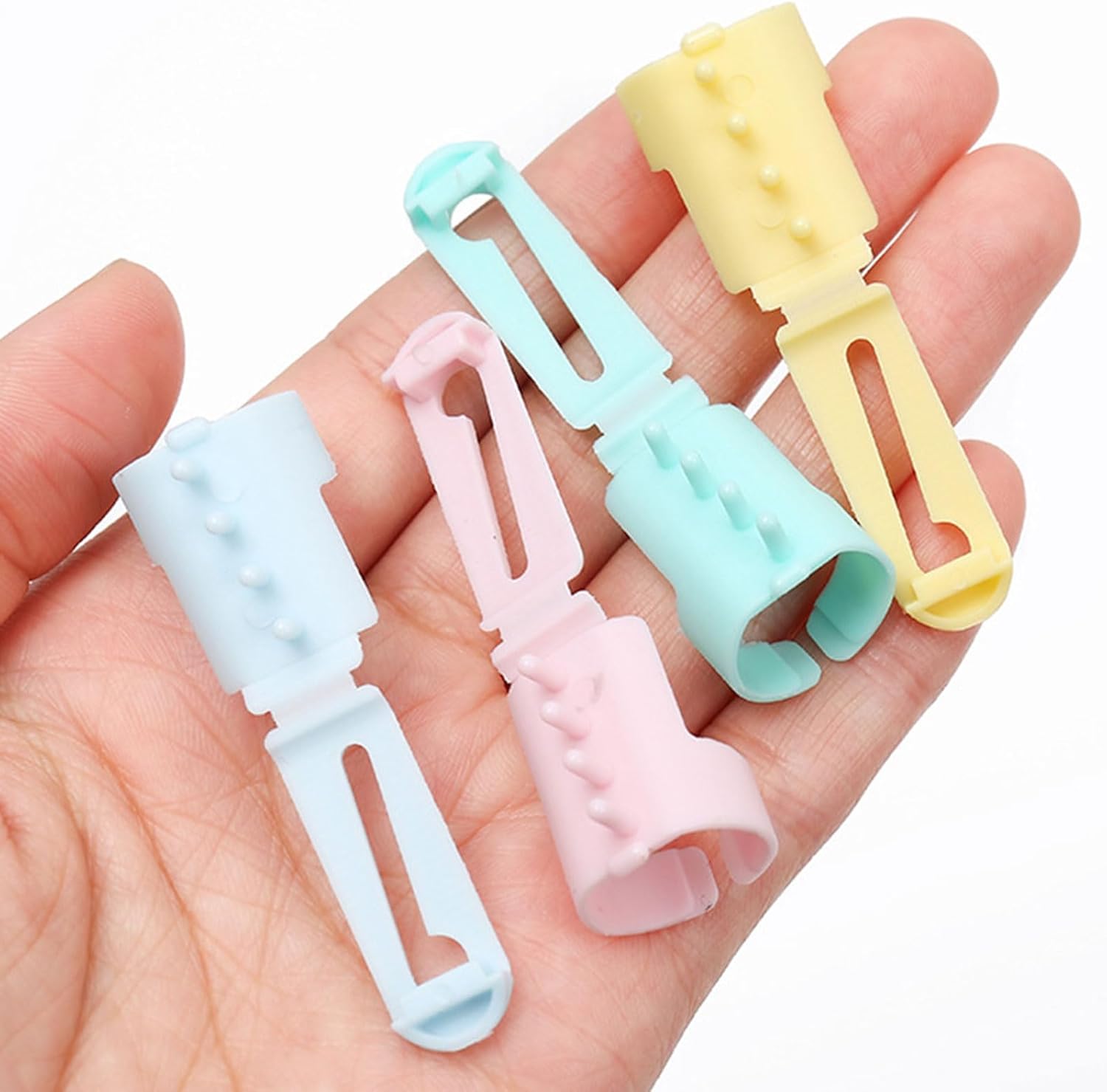 16Pcs Yarn Guide Finger Holder Adjustable Crochet Rings Thread Guide for Knitting and Crocheting Project Adjustable