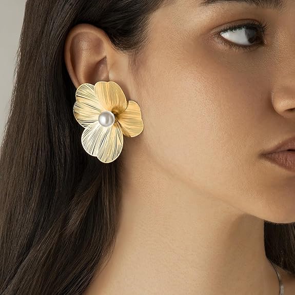 イヤリング TATIANA Fleur pearl post earringsEC1673 71bBfW9OyWL._AC_SY575_.jpg