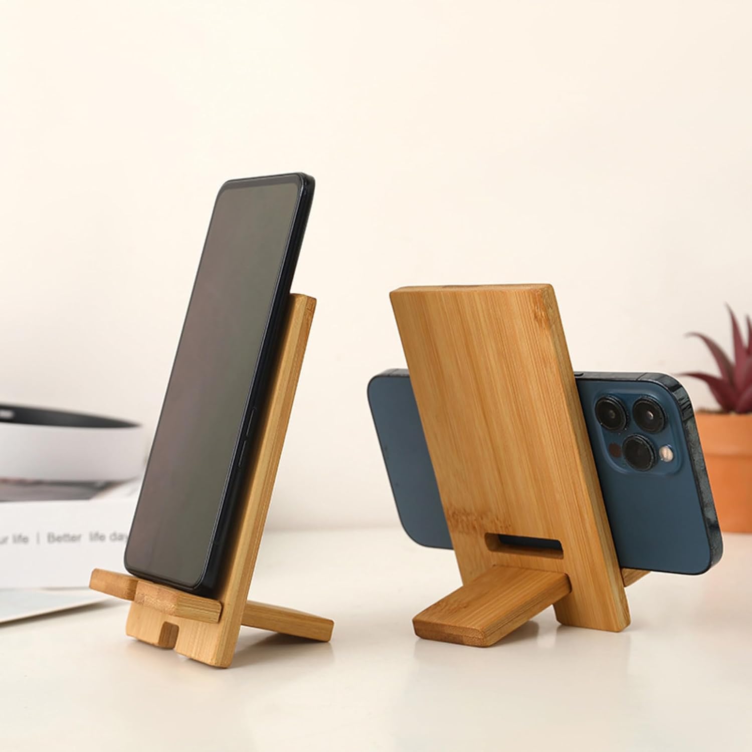 Universal Natural Bamboo Phone Stand, Eco-Friendly Wooden Desktop Cradle, Portable Smartphone Holder Compatible with All Mobile Devices for Desk, Bedstand and Kitchen, 1 Pack