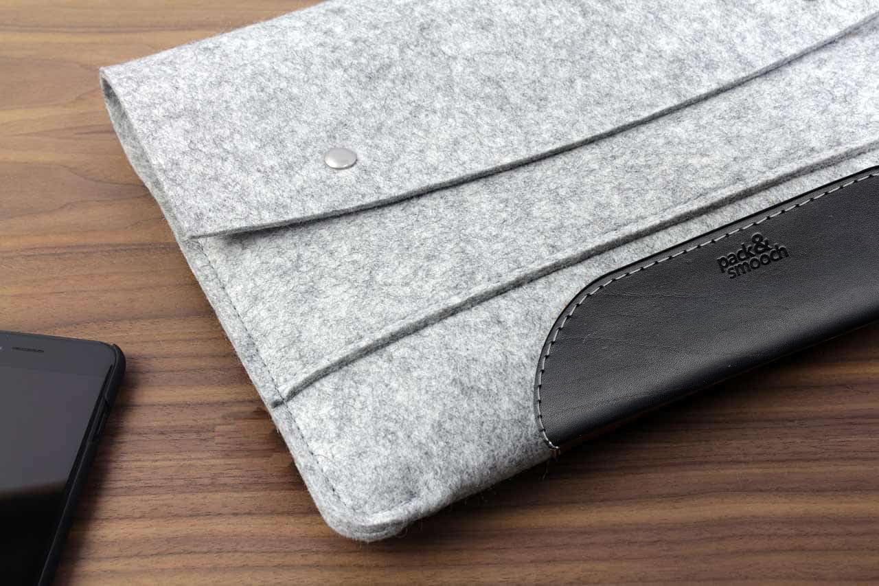 Pack & Smooch Sleeve Designed for MacBook Pro 14" | 100% Wool Felt & Vegetable-Tanned Leather | Handmade in Germany | Gray/Black