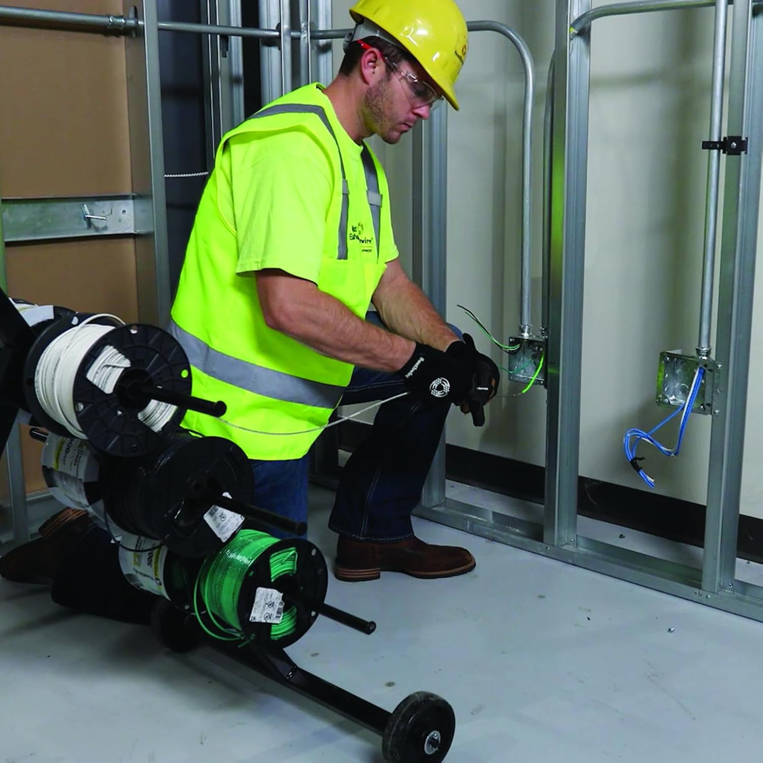 Southwire 25 ft. 6 White Stranded CU SIMpull THHN Wire