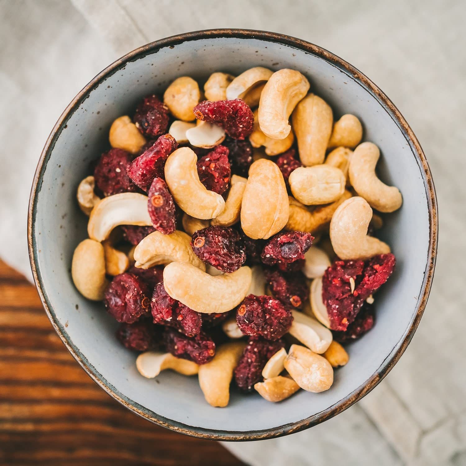 Seeberger mélange noix de cajou et cranberries : des noix de cajou nature croquantes avec des cranberries – une combinaison sucrée-acidulée – sans gluten, végan (5 x 150 g)
