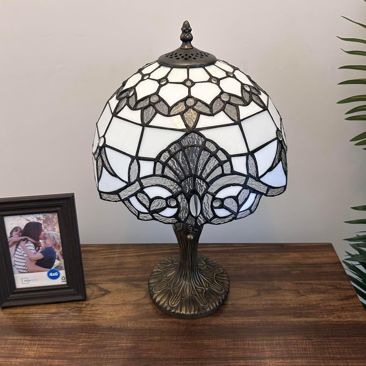 White Stained Glass Table Lamp Baroque Style LED Bulb Included for Bedroom Living Room 12" W*12" D*19" H