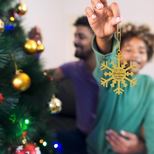 Miniatura 2 de Juego de adornos navideños personalizados para decoración navideña, copos de nieve de metal personalizados y bolas de árbol, regalos para familia,