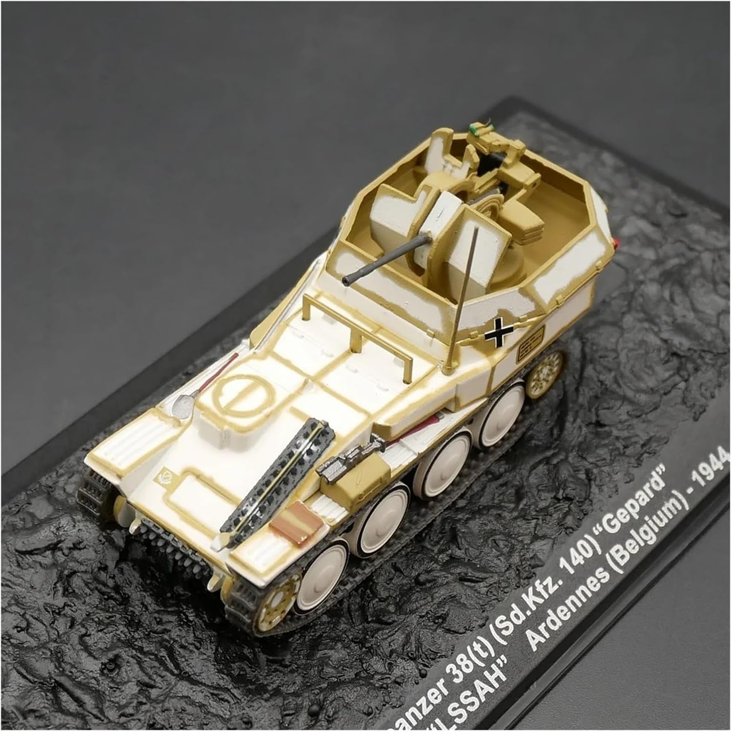 Realistic Tank 1:72 Scale for German Leopard 38 (t) Anti-Aircraft Tank Model Kit Static Die Casting Collectible Ornaments Static Tank Model