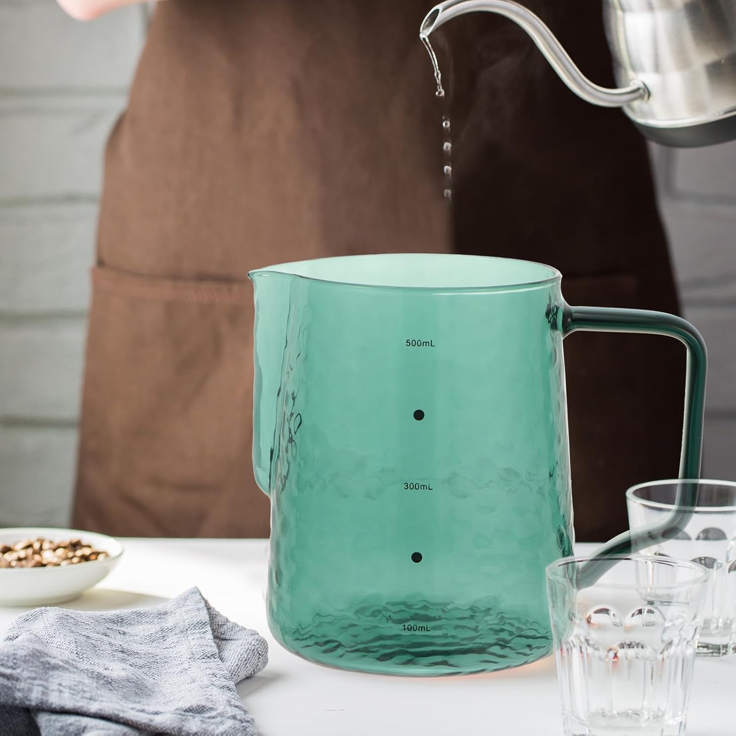 VICASKY Colored 500ml Glass Milk Jug Beak Cup Large Capacity Coffee Container with Textured Spout Suitable for Latte Art and Kitchen Beverage Serving