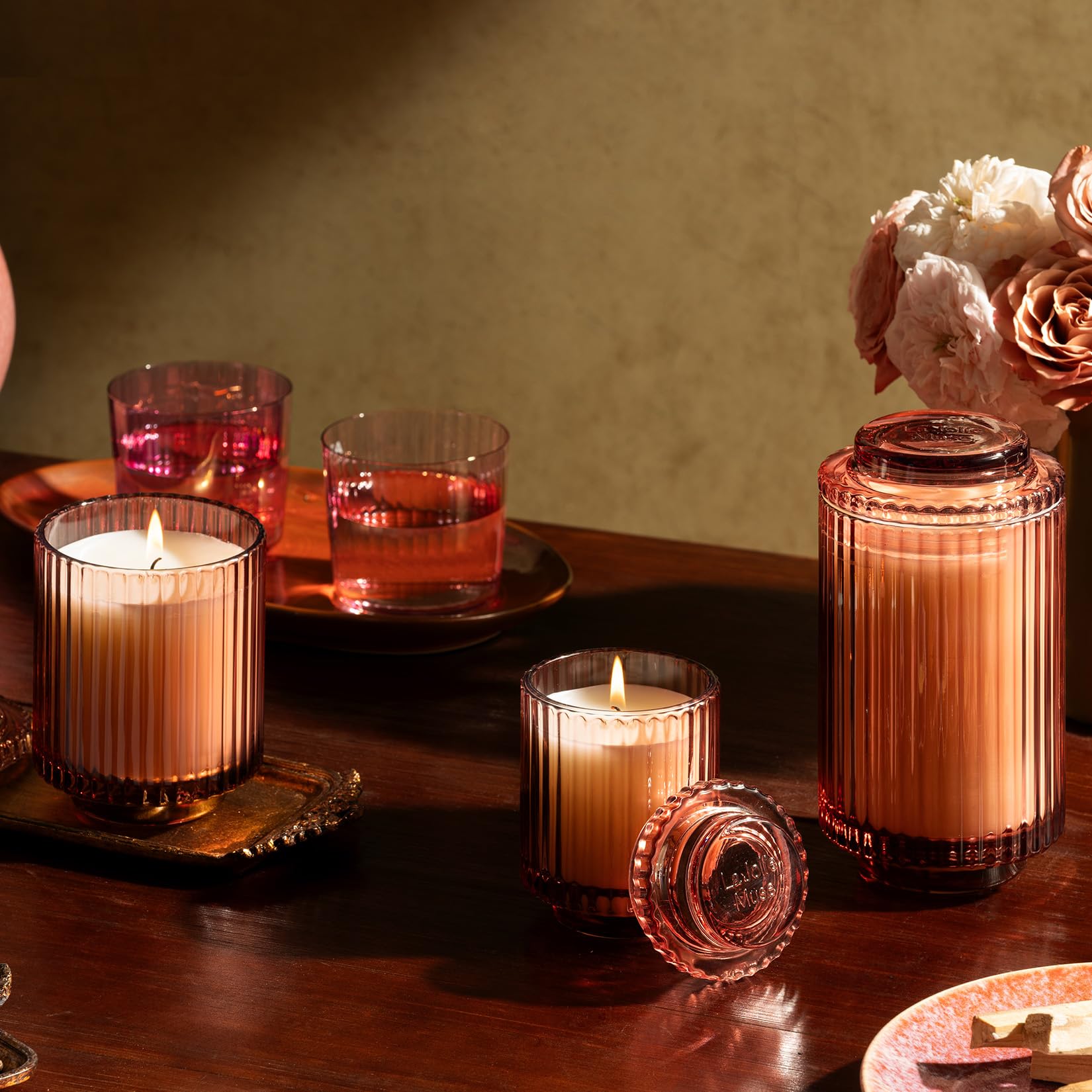 LA JOLIE MUSE Santal Rose Candle, candela regalo per donne e uomini, candele di soia naturale per la casa, candela in barattolo di lusso, 40 ore di combustione, 200 ml